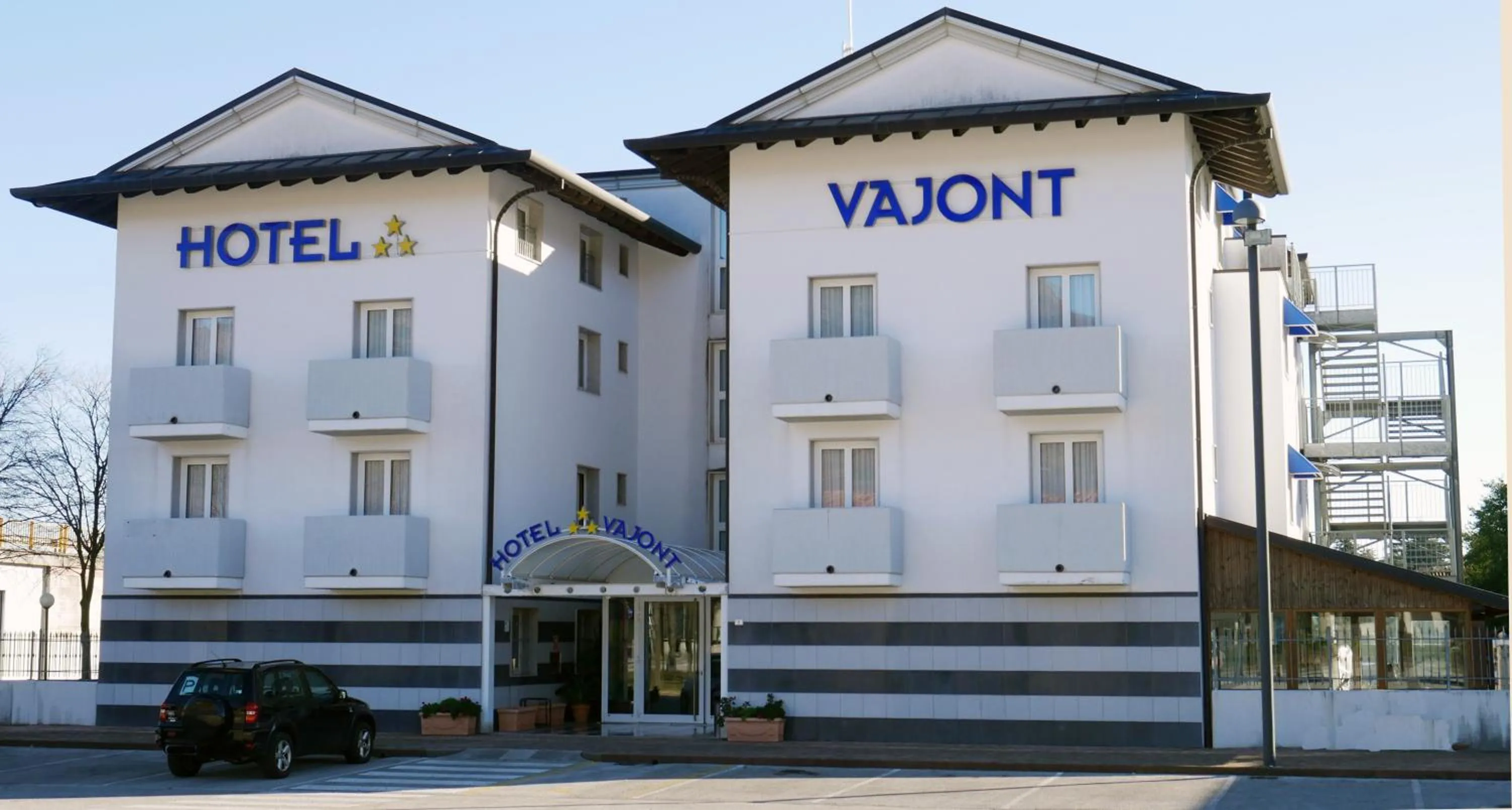 Facade/entrance in hotel Vajont