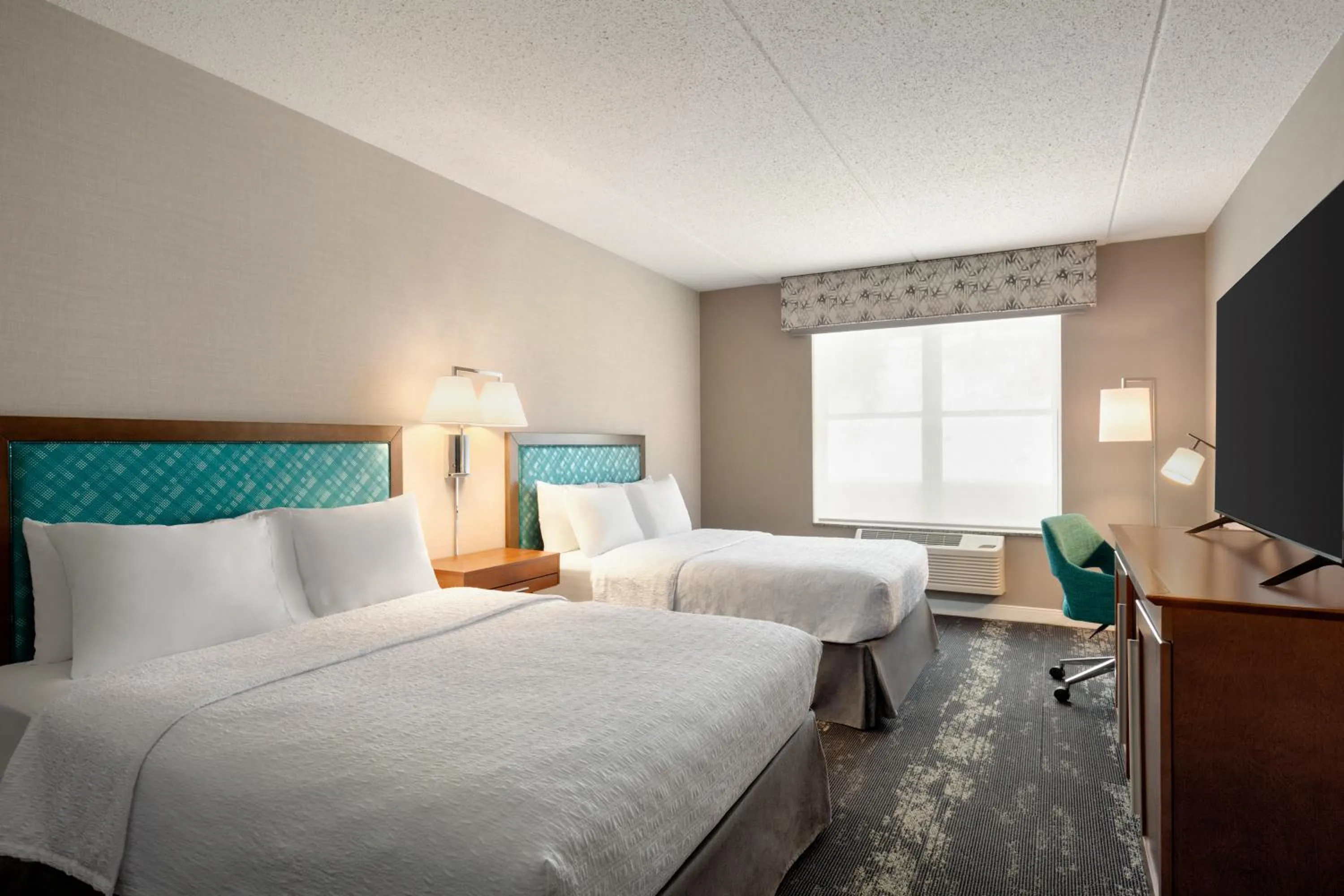 Bedroom, Bed in Hampton Inn at Tin Lizzie Gaming Resort