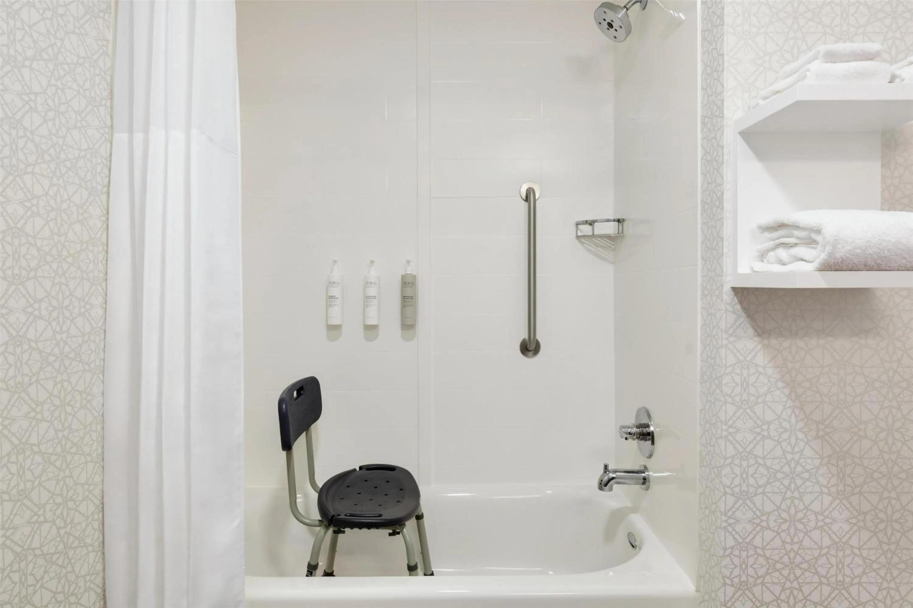 Bathroom in Hampton Inn at Tin Lizzie Gaming Resort