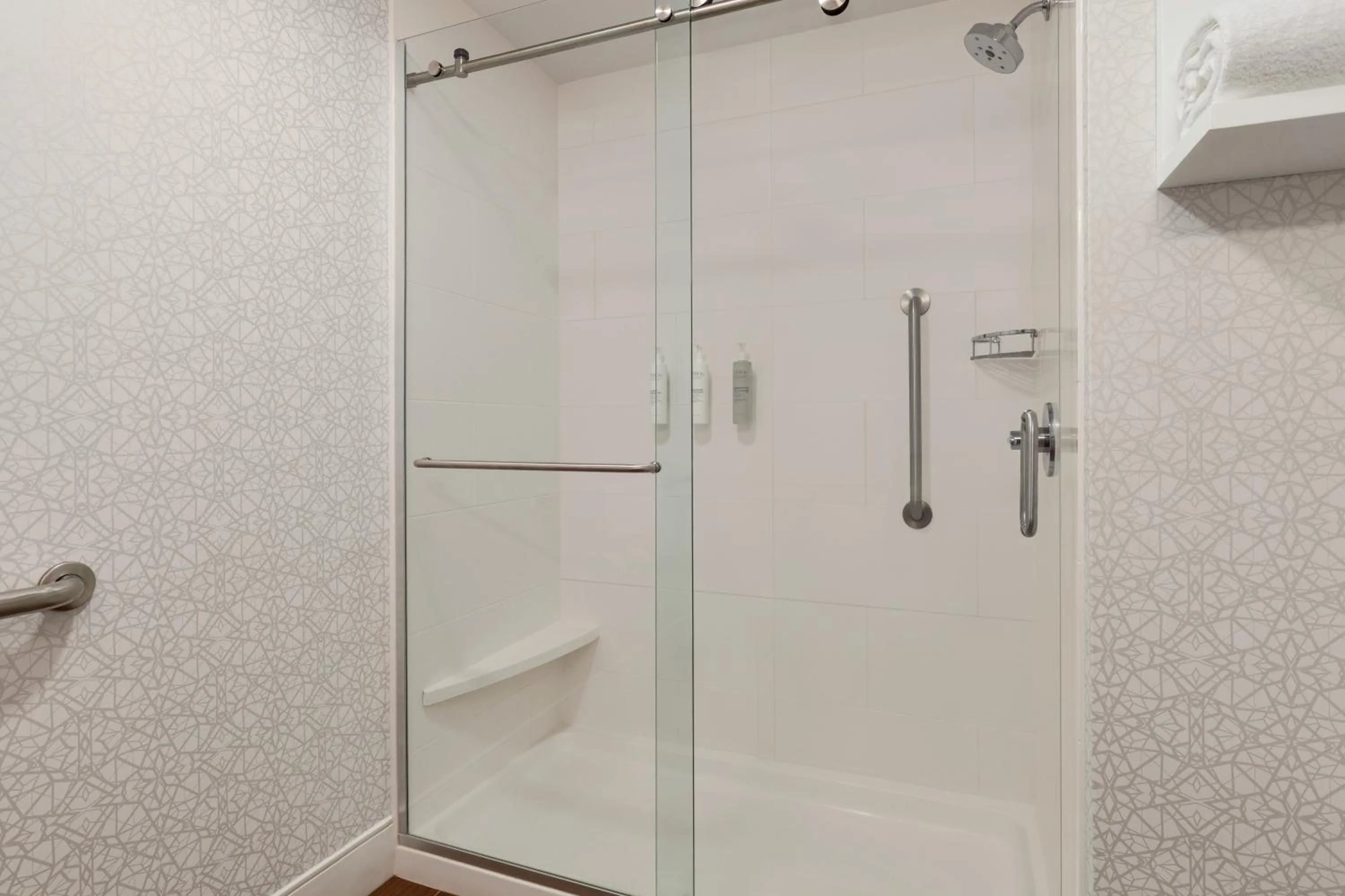 Shower in Hampton Inn at Tin Lizzie Gaming Resort