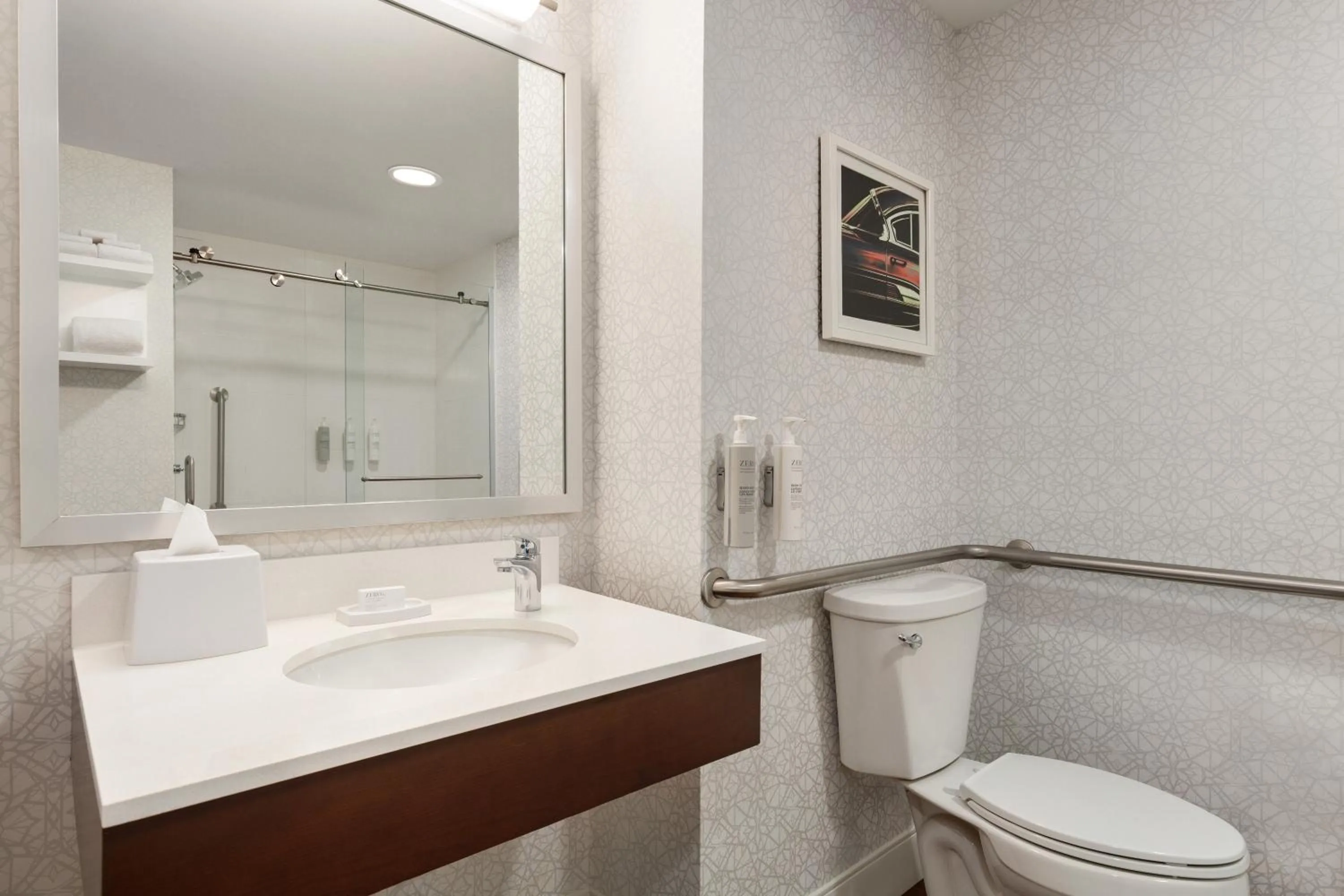 Bathroom in Hampton Inn at Tin Lizzie Gaming Resort