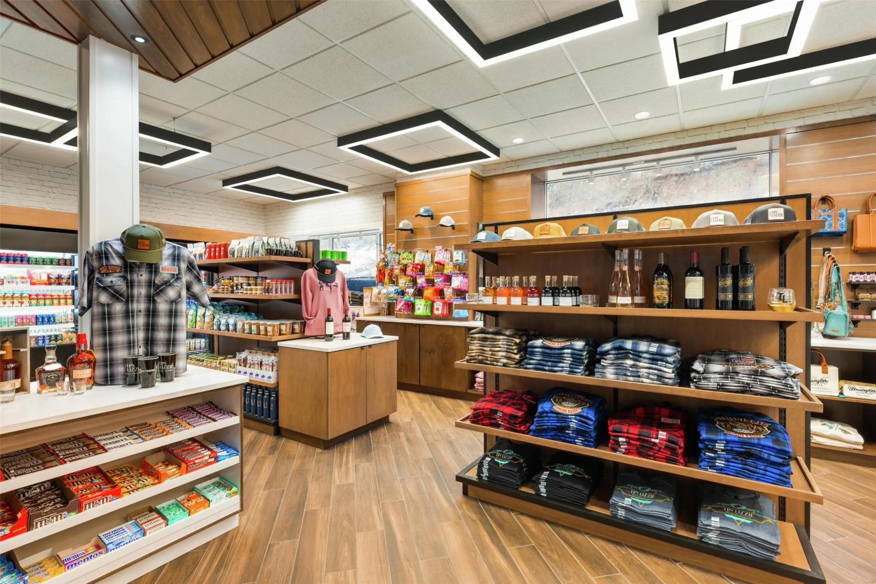 On-site shops in Hampton Inn at Tin Lizzie Gaming Resort