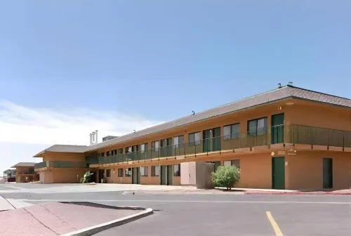Econo Lodge Inn & Suites