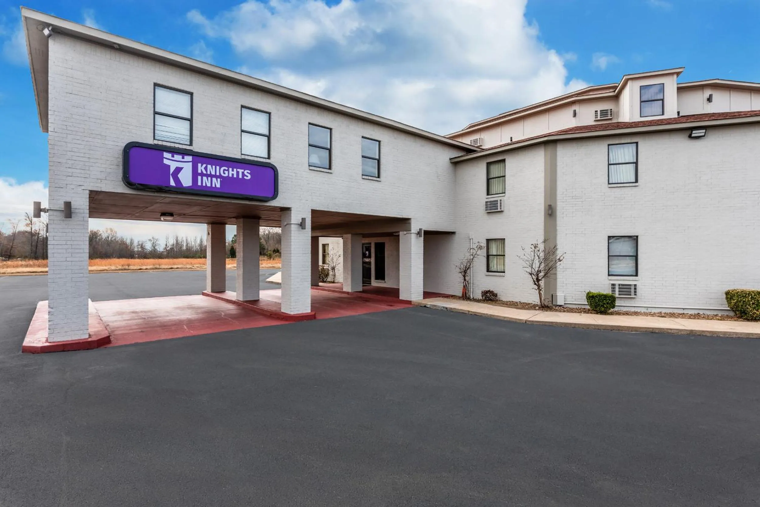 Property building in Americas Best Value Inn Searcy