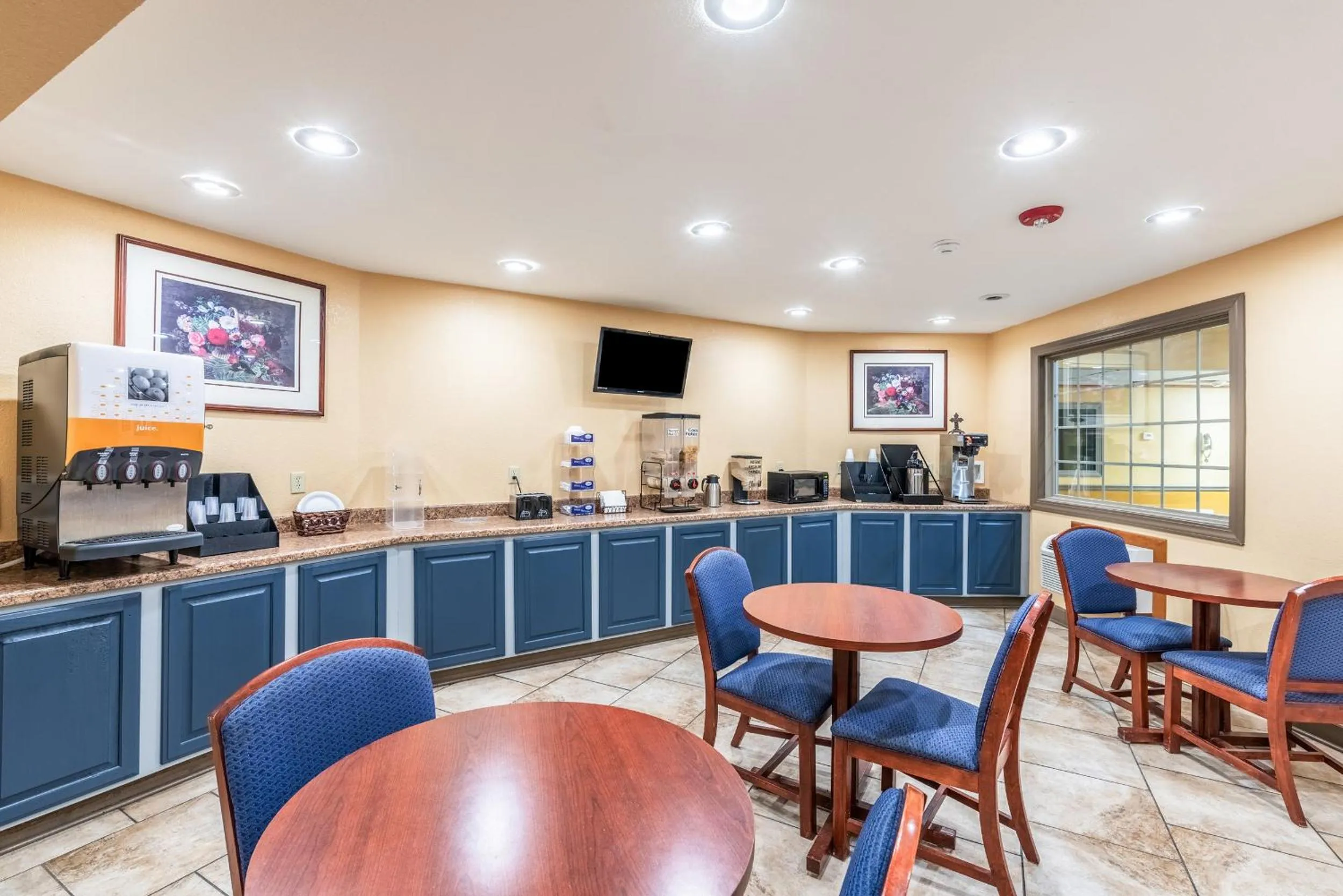 Continental breakfast in Americas Best Value Inn Searcy