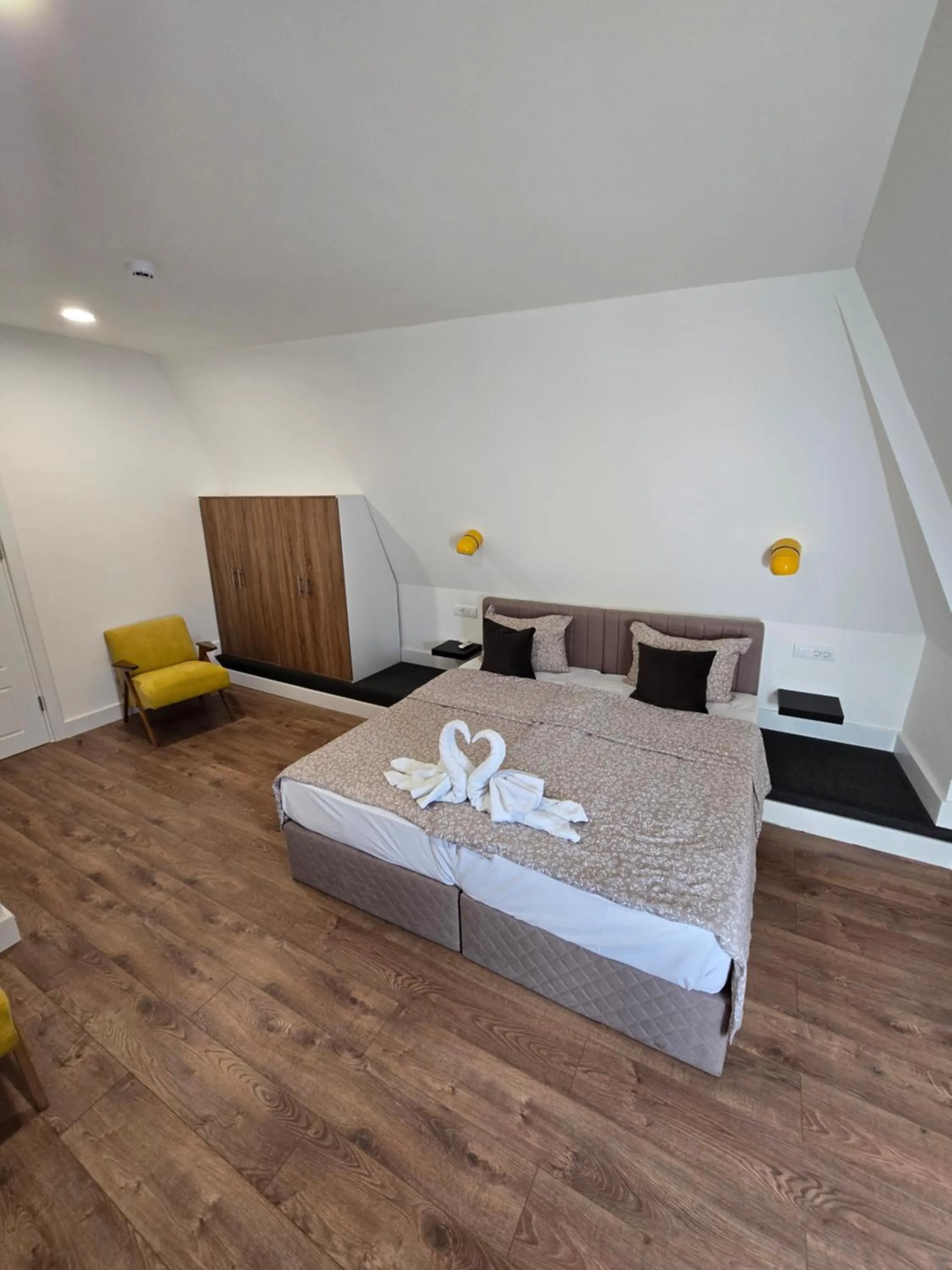 Deluxe Double Room (2 Adults + 1 Child) in Hotel Sax Balkan
