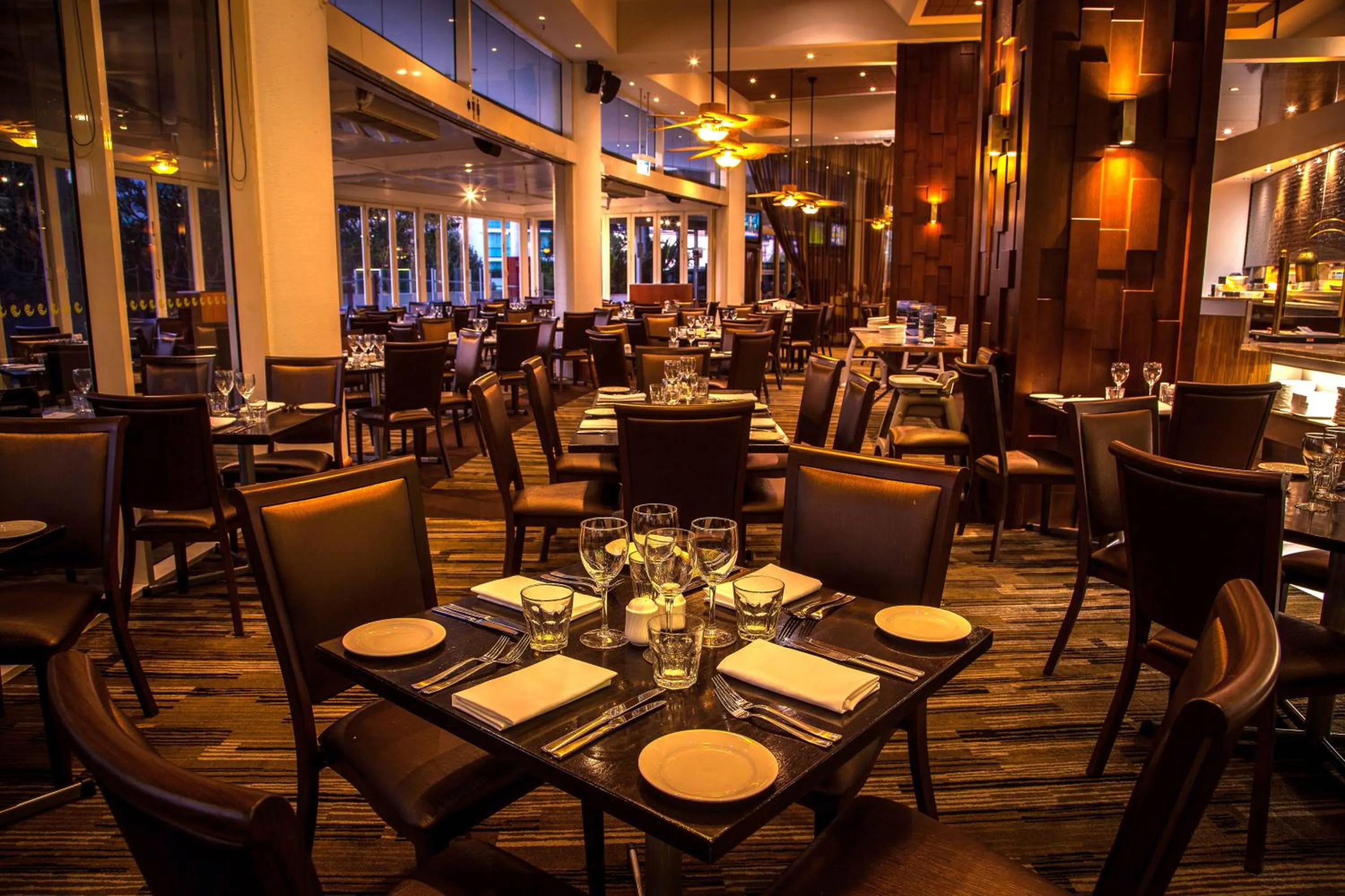 Restaurant/places to eat in Mantra Twin Towns