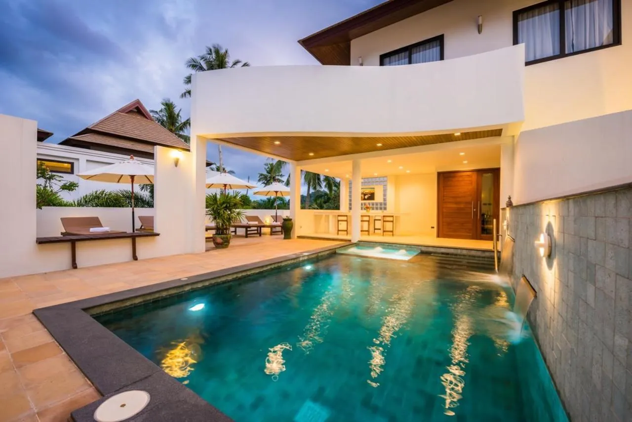 Shower in Penthouse Savoye