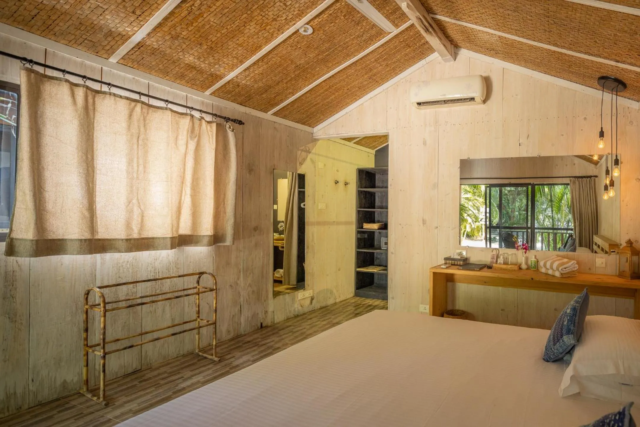 air conditioner, Bed in Palm Forest Palolem