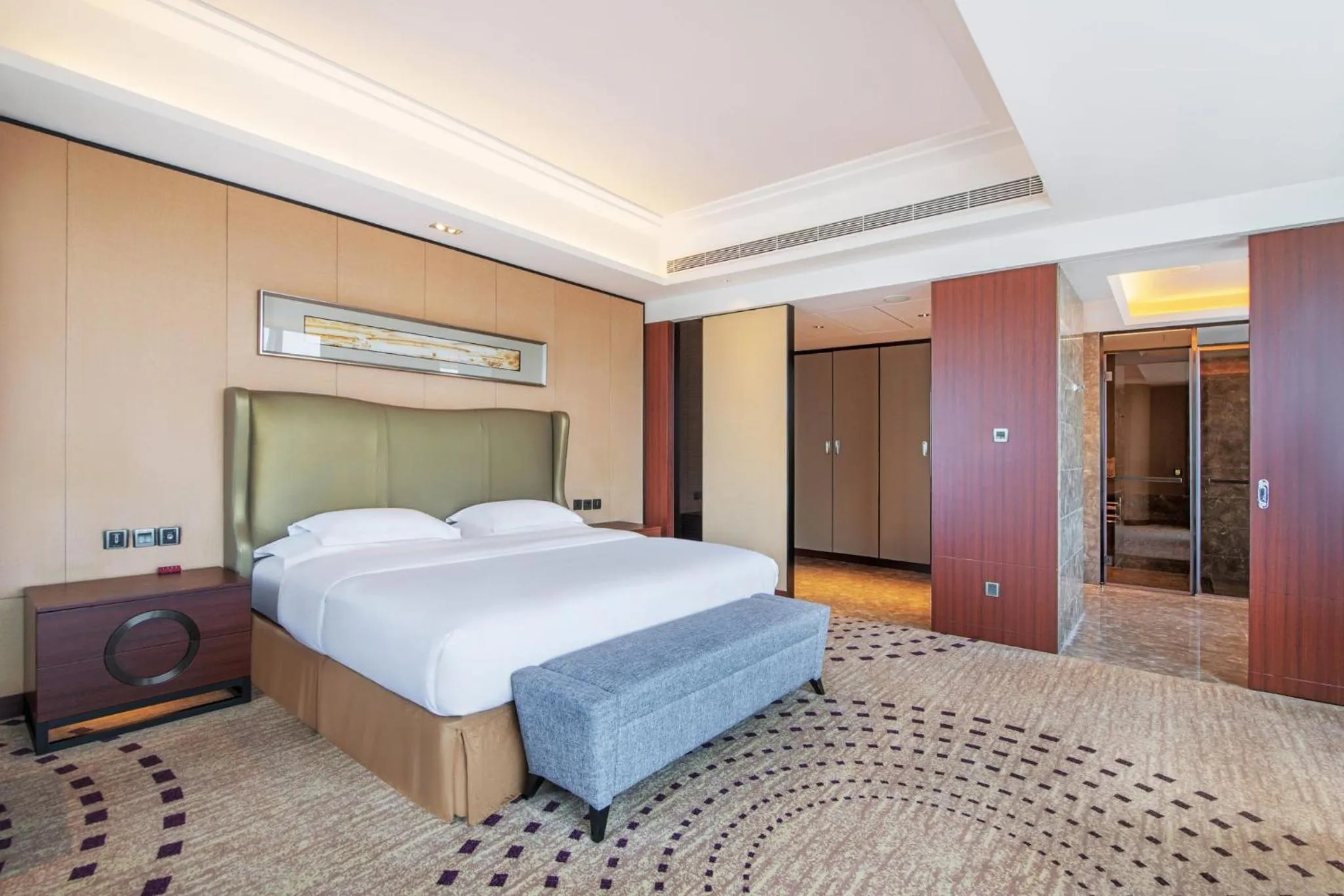 Photo of the whole room, Bed in Crowne Plaza Huizhou by IHG