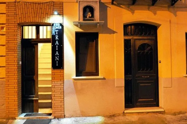 Facade/entrance in B&B Domus Traiani Benevento