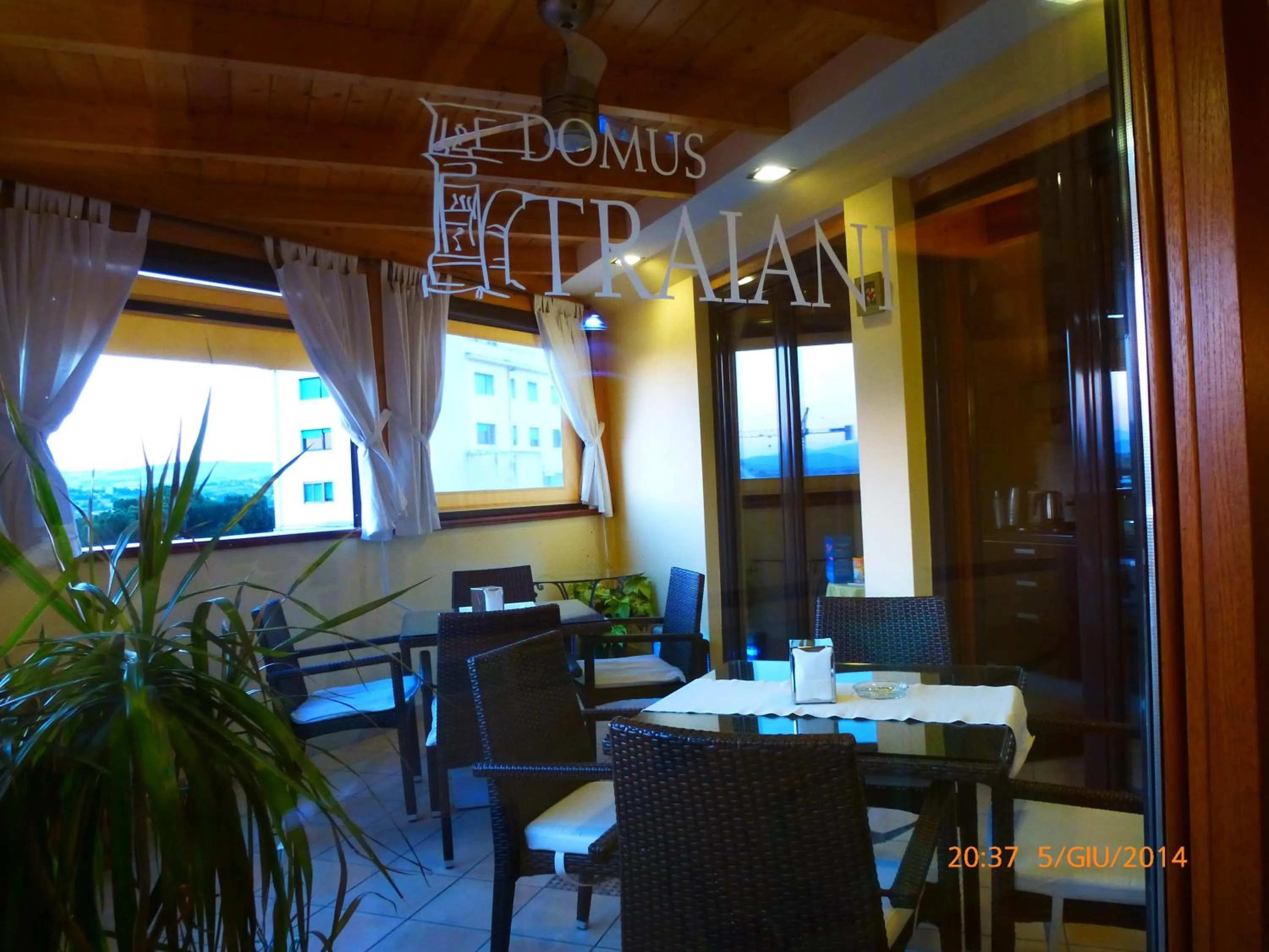 Communal lounge/ TV room in B&B Domus Traiani Benevento