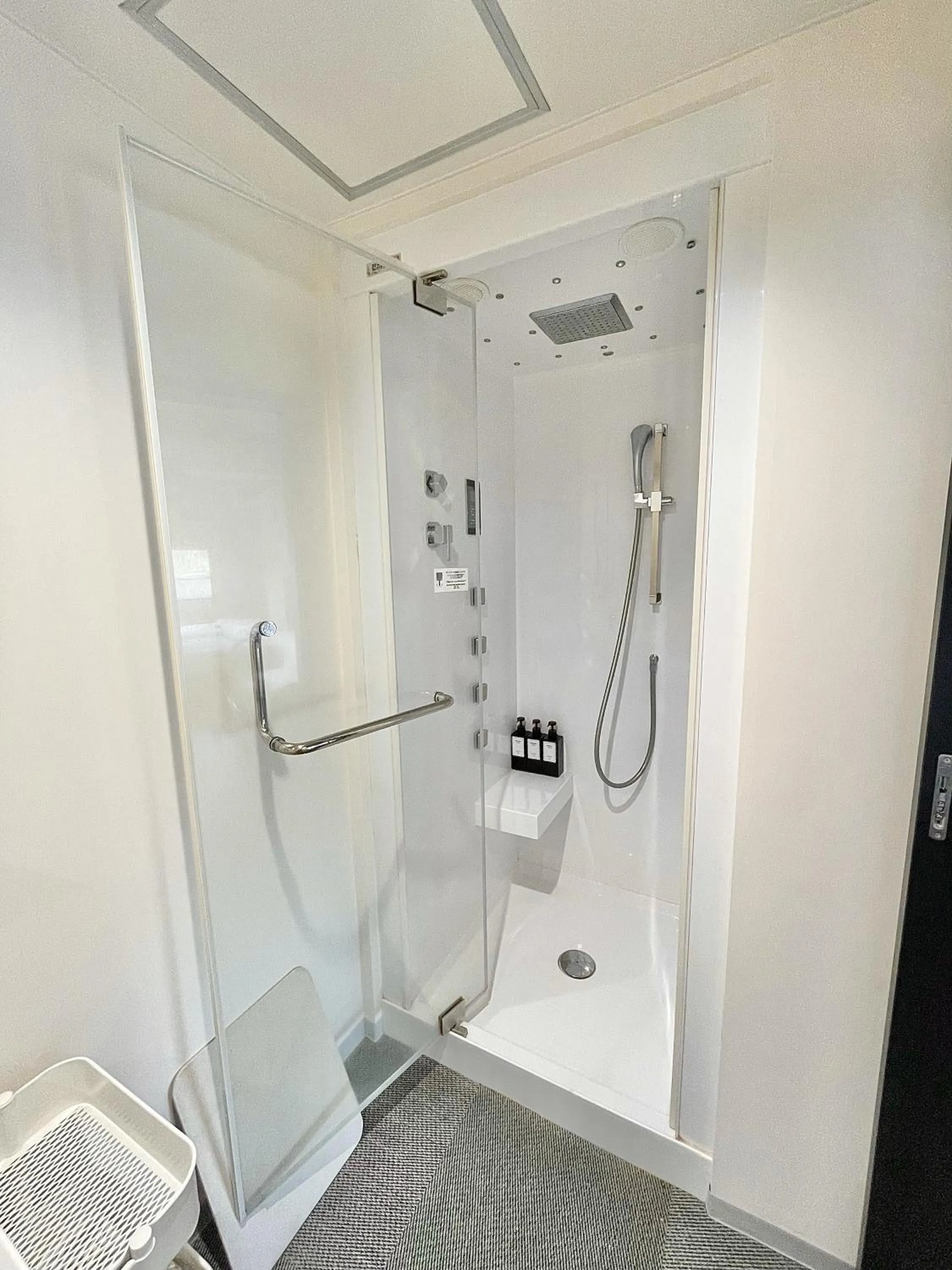 Book Tea Bed IZUOSHIMA