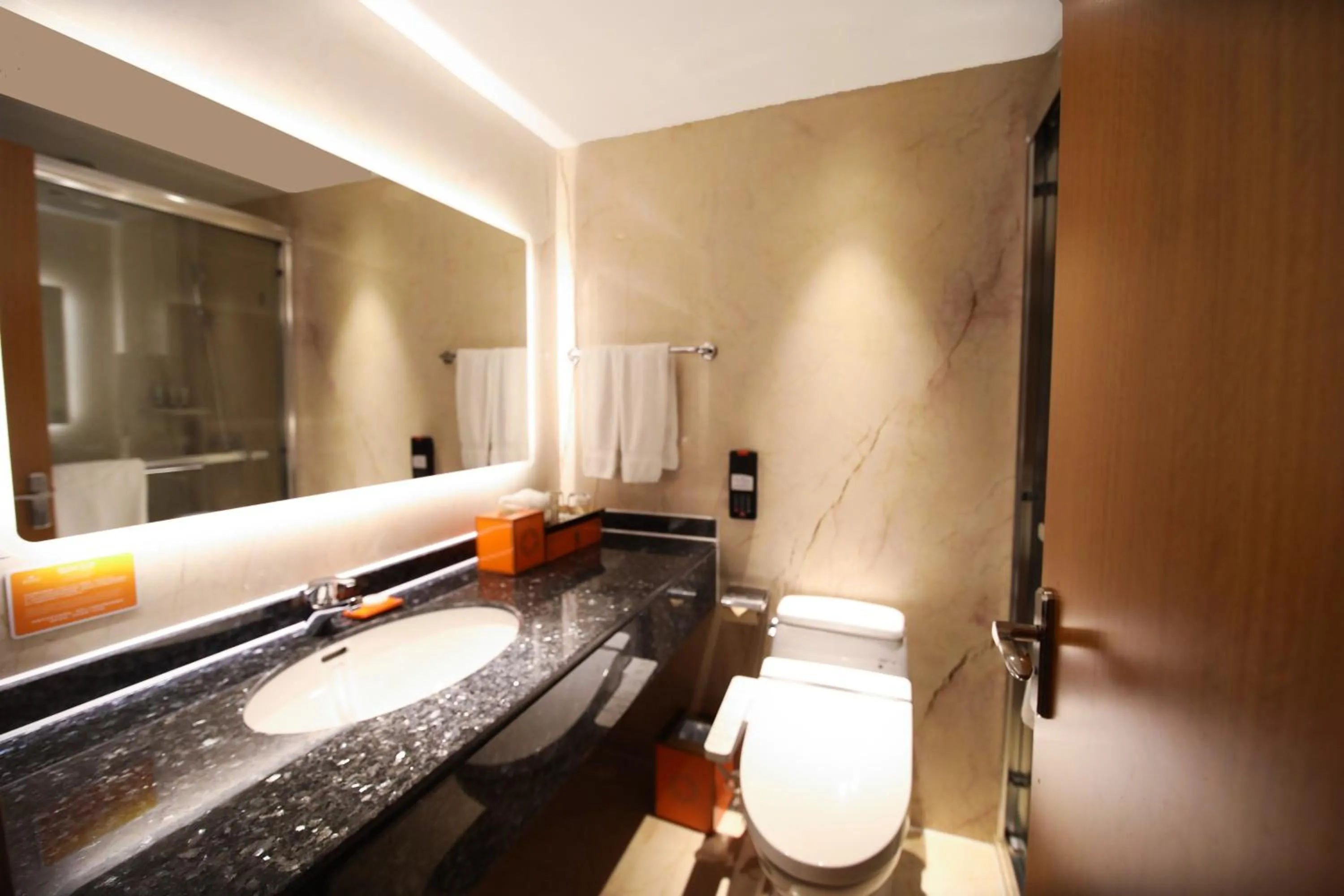 Xiamen Airlines Lakeside Hotel