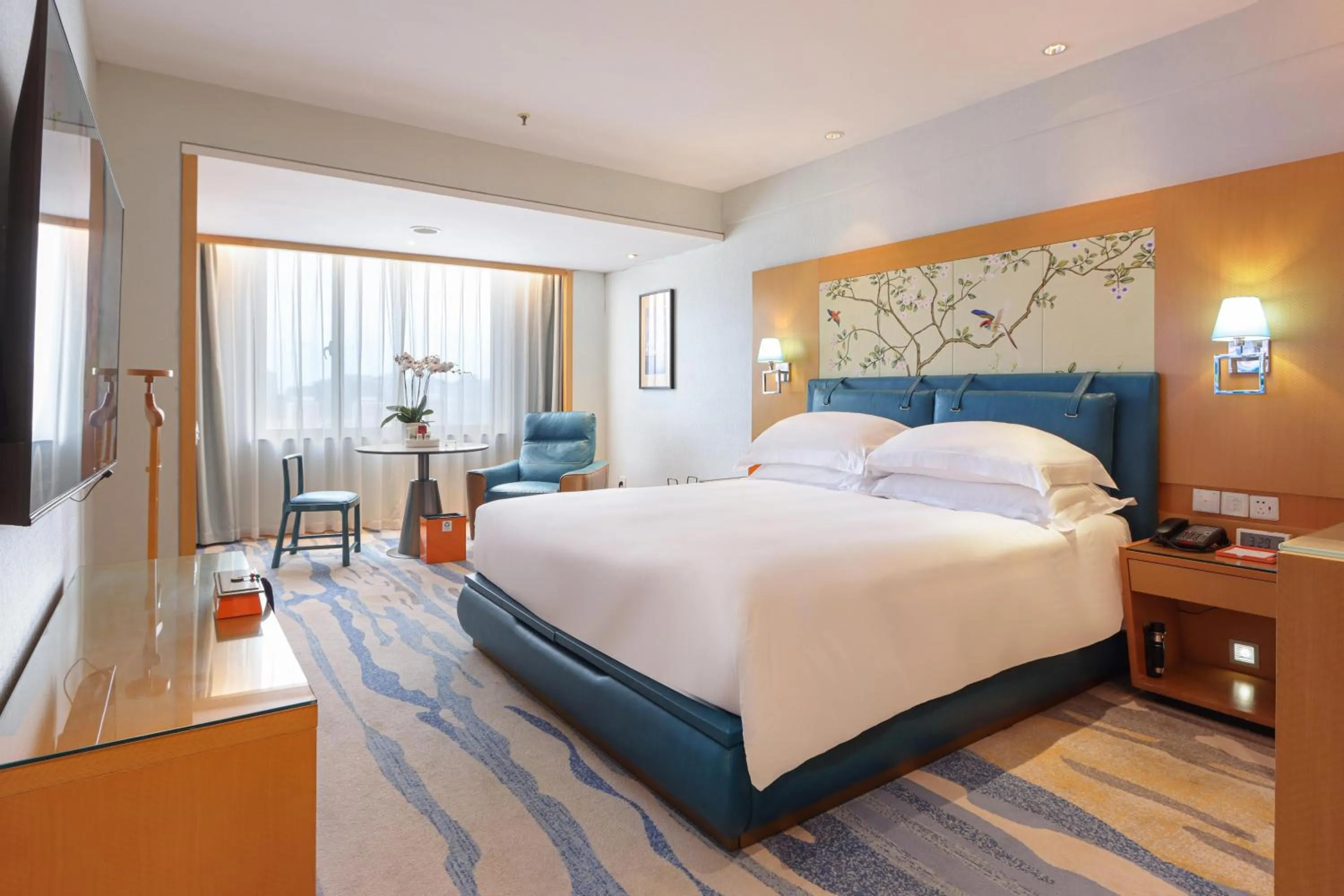 Bed in Xiamen Airlines Lakeside Hotel