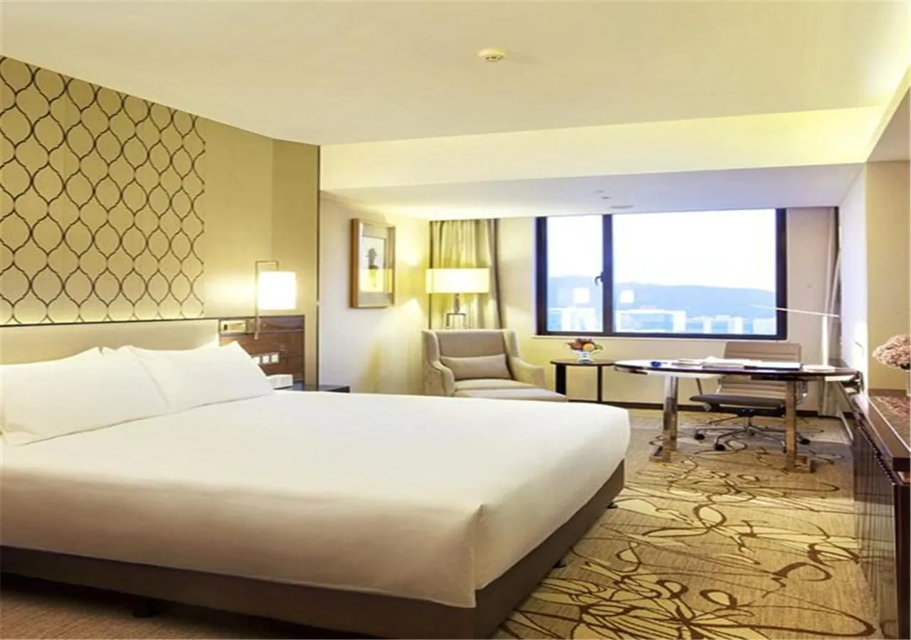 Bed in Xiamen Airlines Lakeside Hotel