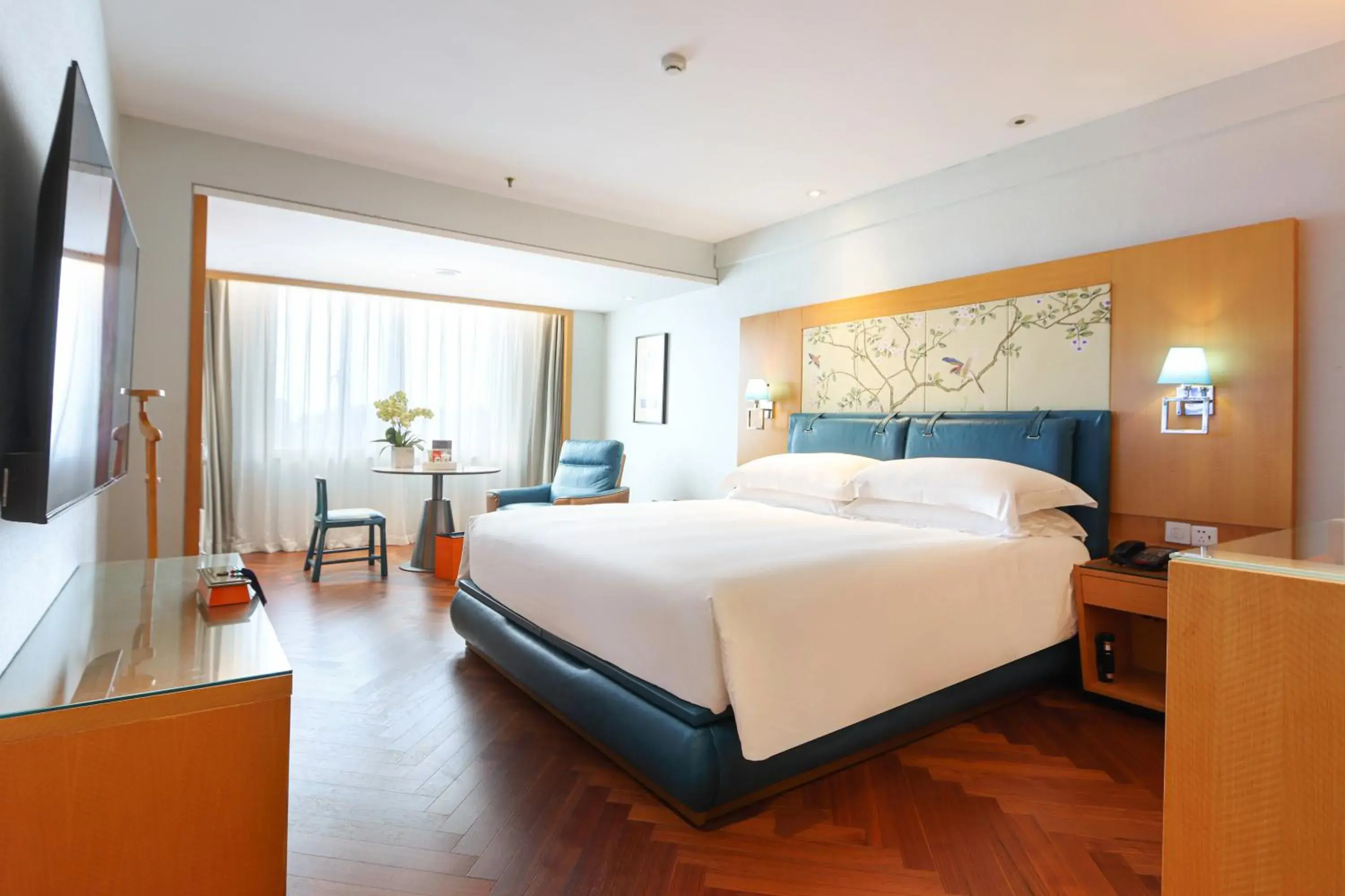 Deluxe Double or Twin Room with Lake View in Xiamen Airlines Lakeside Hotel Deluxe Double or Twin Room with Lake View in Xiamen Airlines Lakeside Hotel