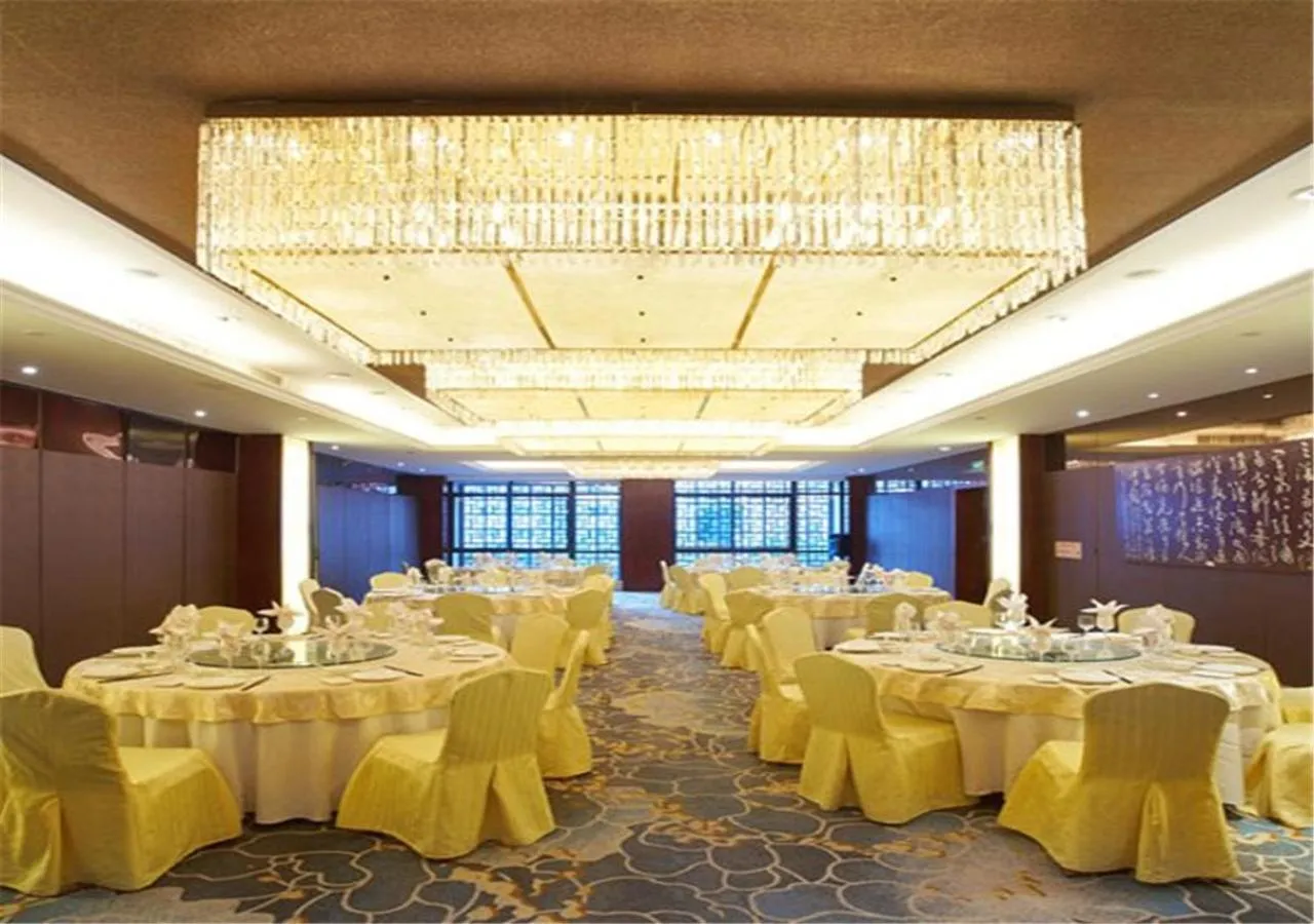 Restaurant/places to eat in Xiamen Airlines Lakeside Hotel
