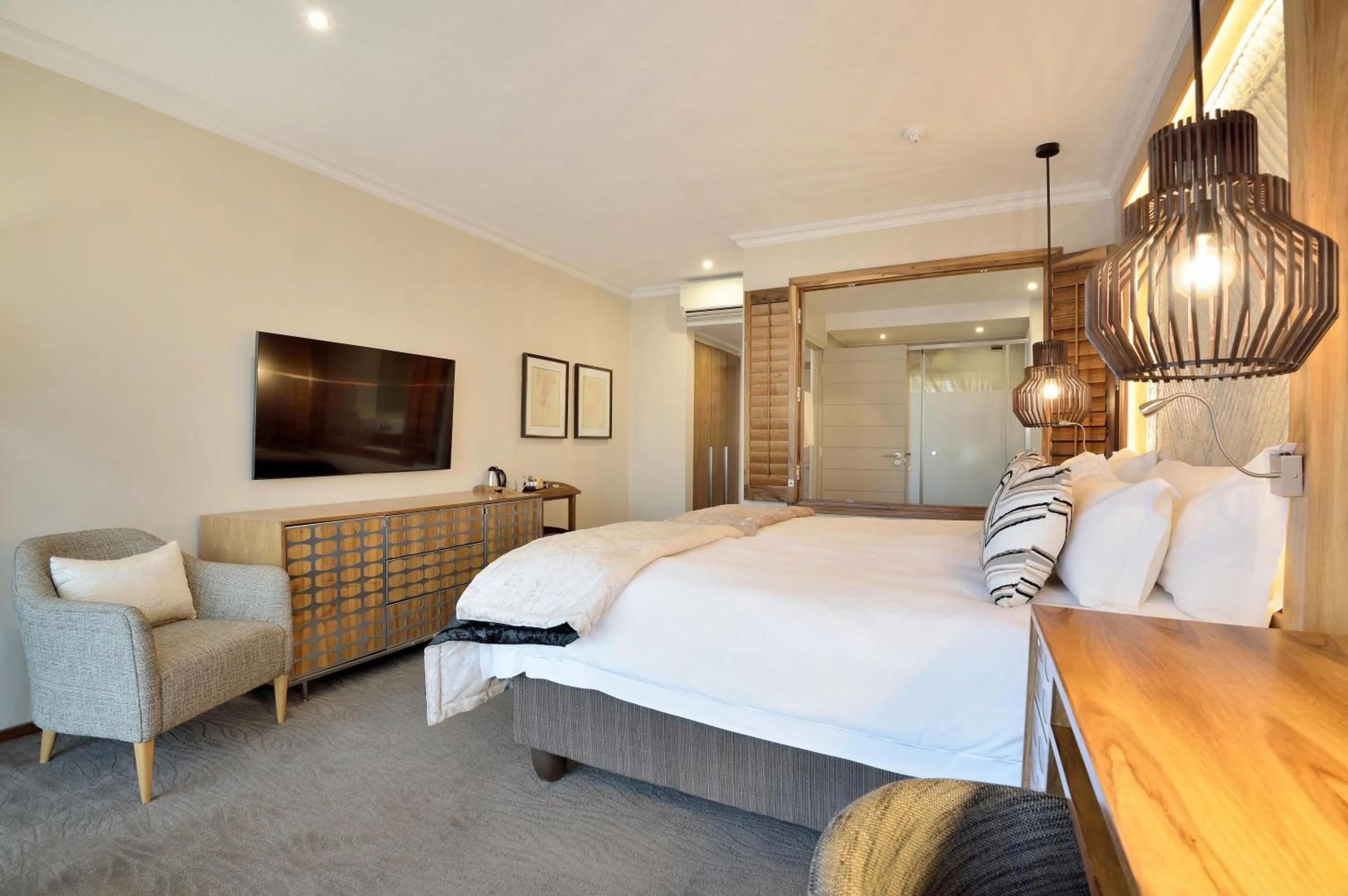 Photo of the whole room, Bed in Windhoek Country Club Resort