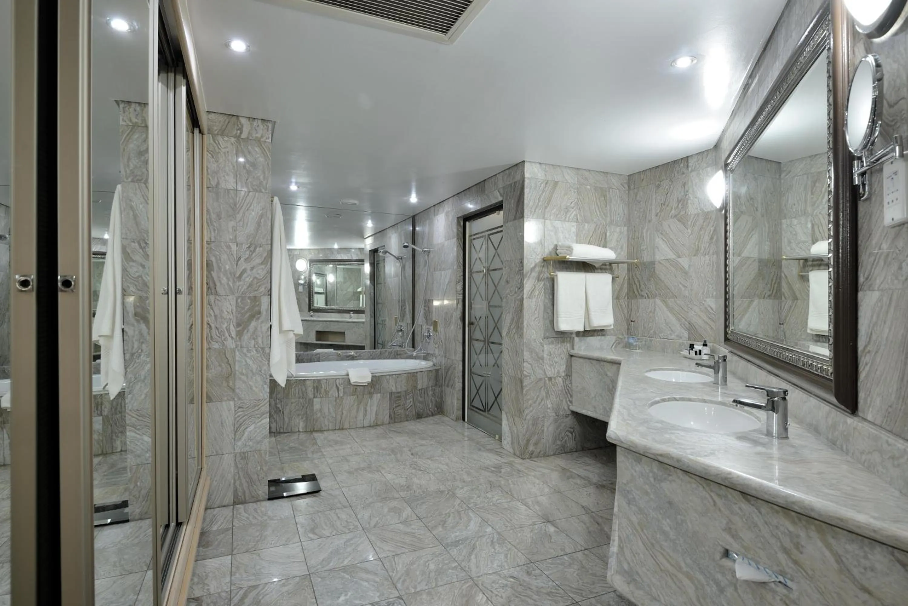Bathroom in Windhoek Country Club Resort