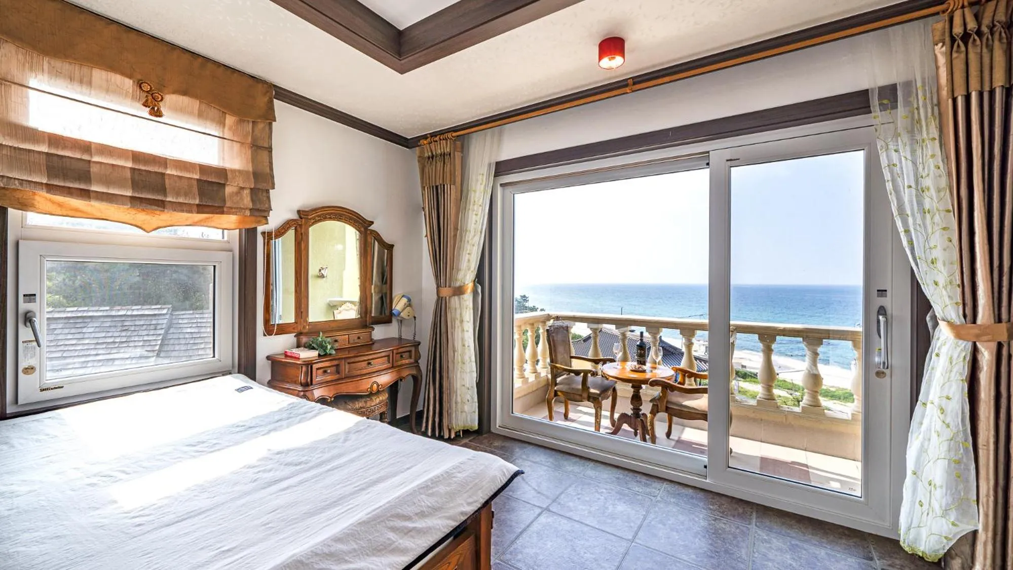 Balcony/Terrace, Bed in Pension Badawa