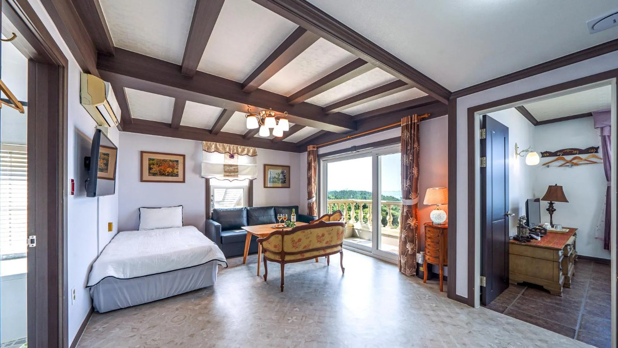 Living room, Bed in Pension Badawa