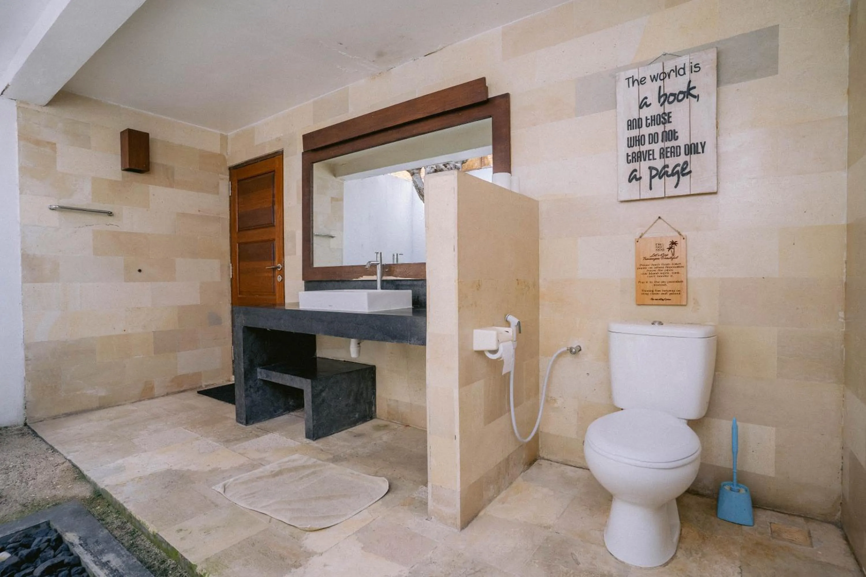 Bathroom in Tír na nÓg Beachfront Resort
