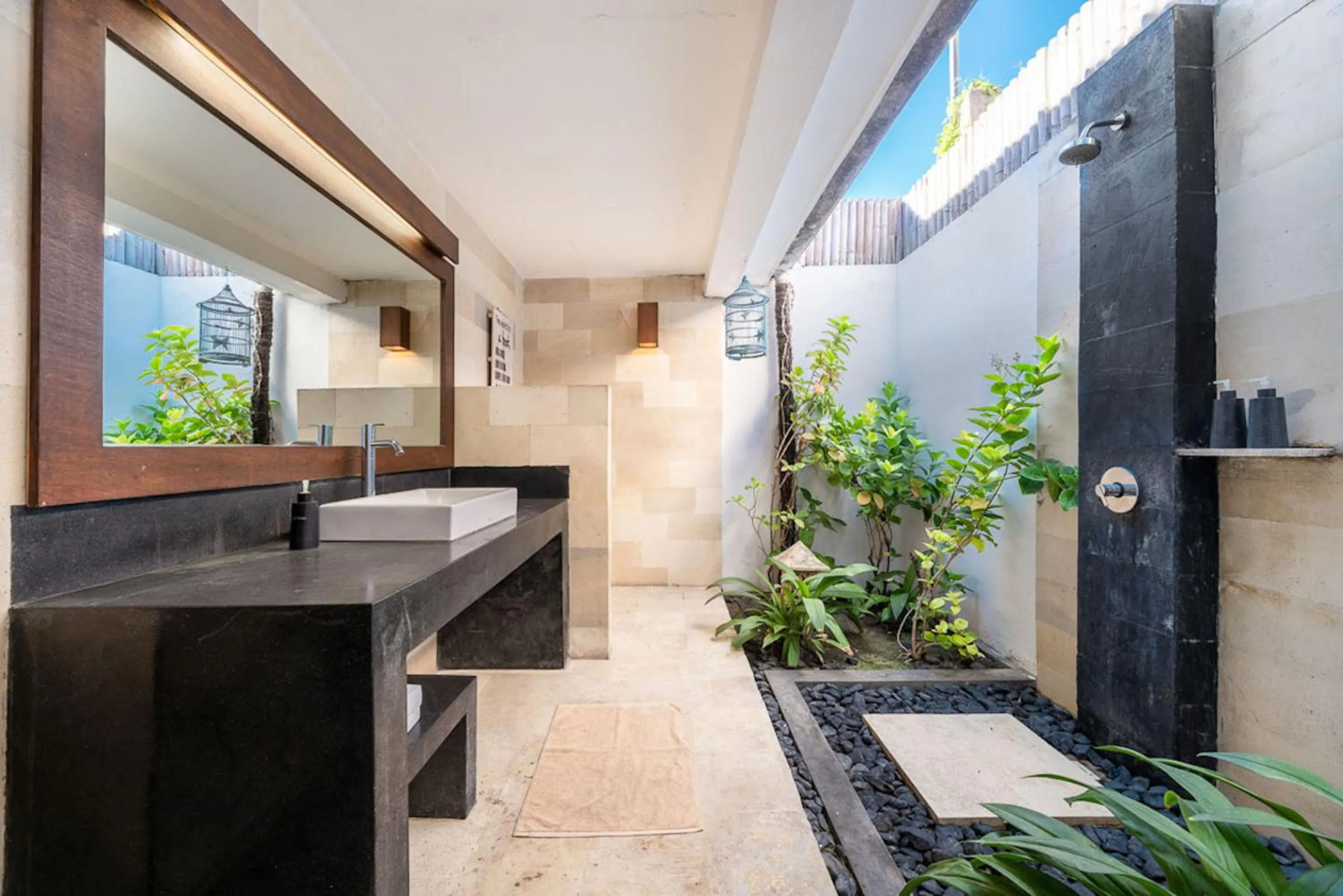 Bathroom in Tír na nÓg Beachfront Resort
