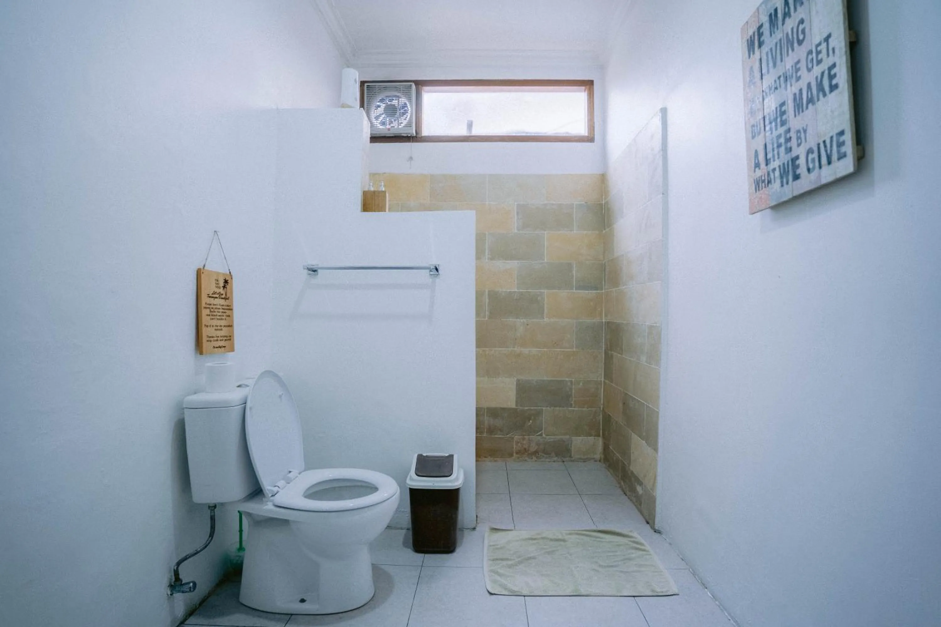 Bathroom in Tír na nÓg Beachfront Resort