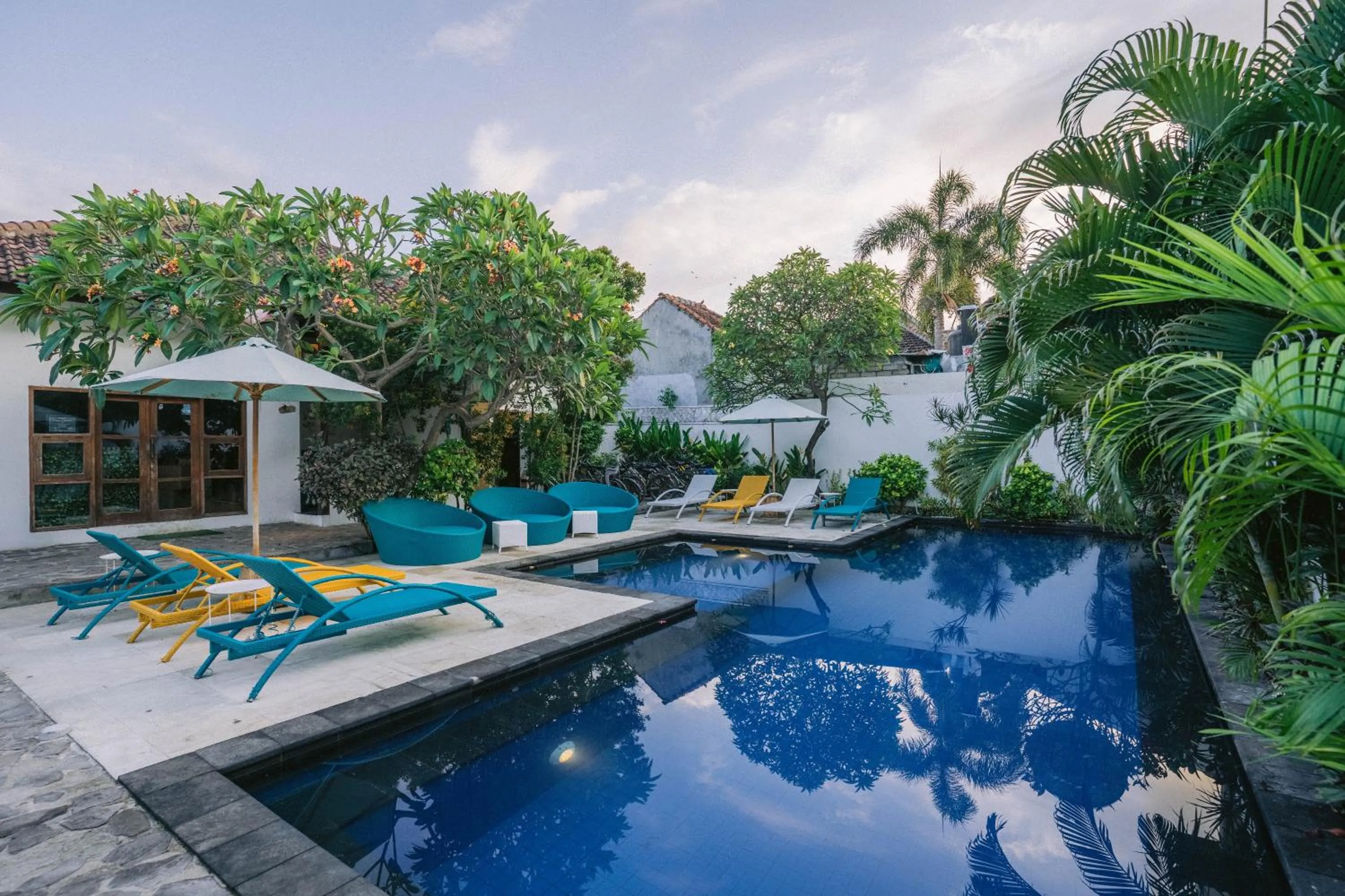 Swimming pool in Tír na nÓg Beachfront Resort