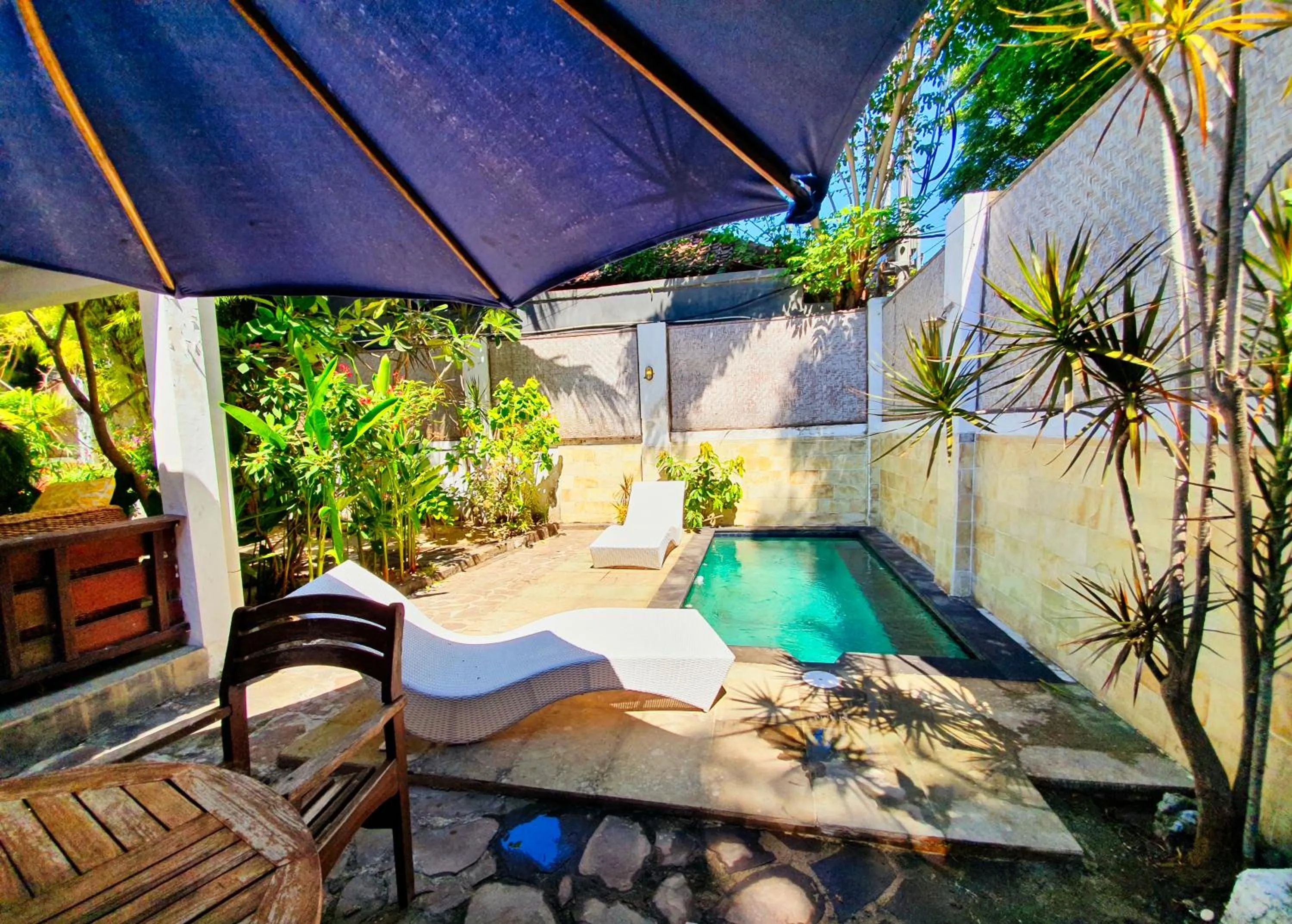 Patio in Tír na nÓg Beachfront Resort
