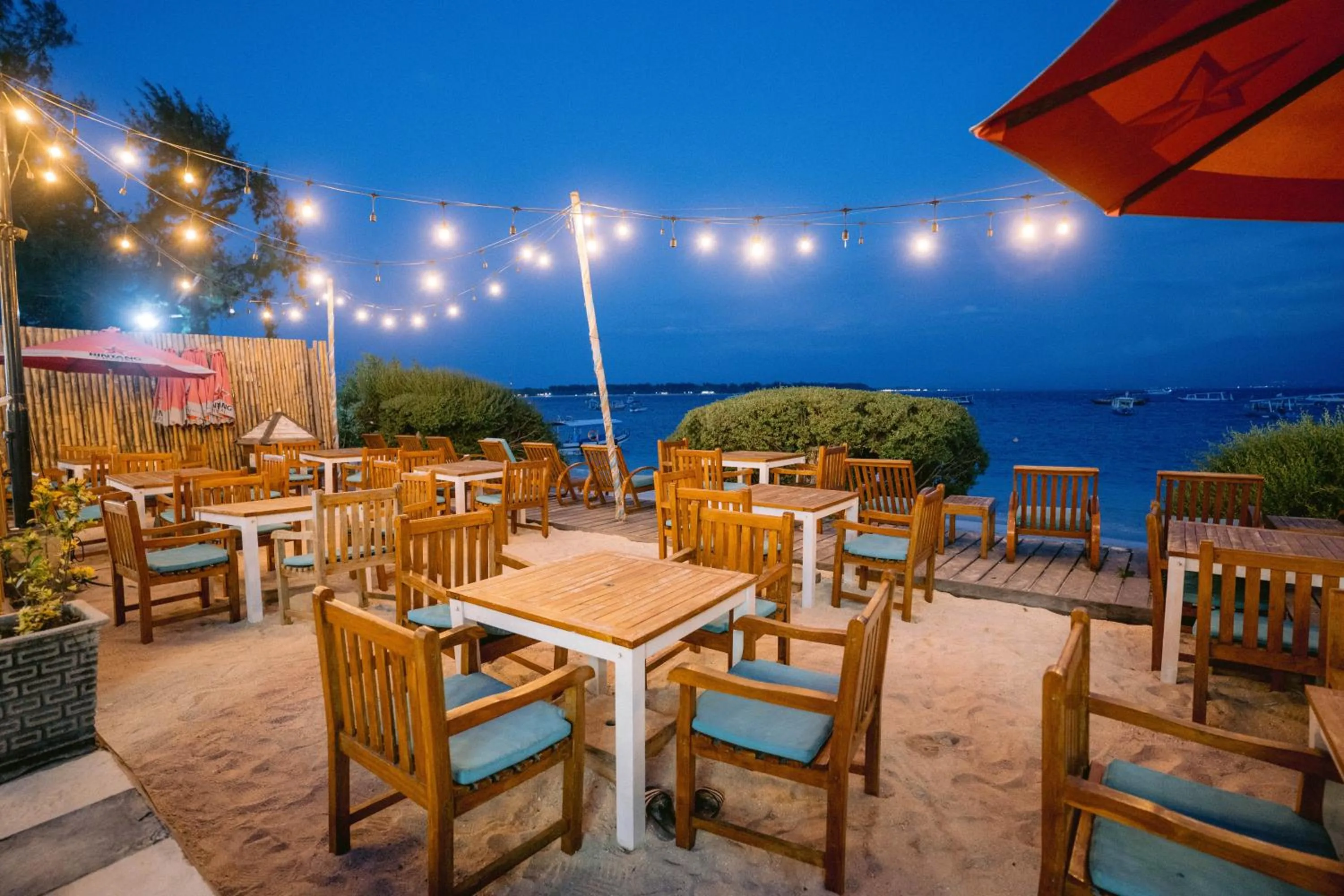 Restaurant/places to eat in Tír na nÓg Beachfront Resort