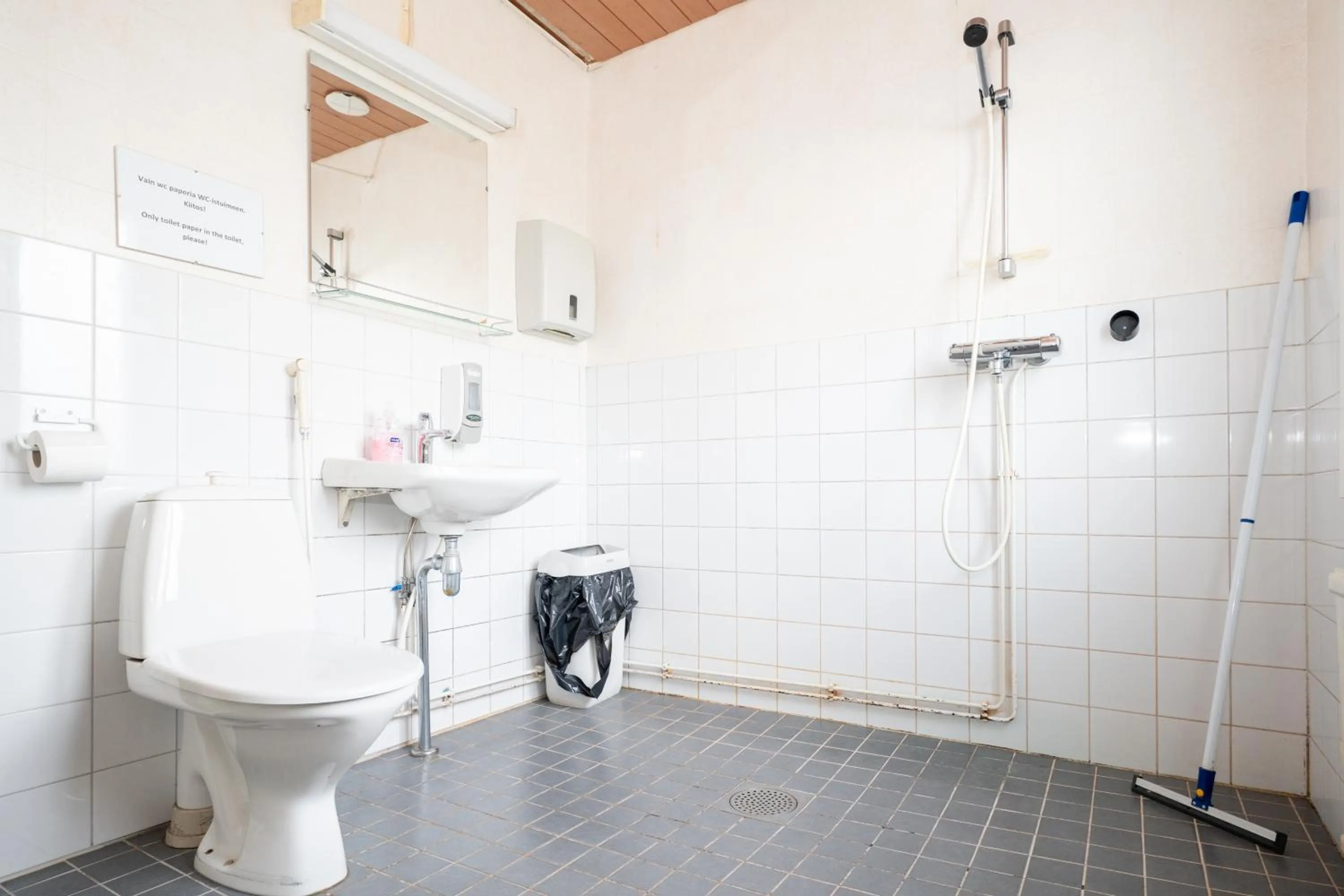 Toilet in Arctic Guesthouse & Igloos