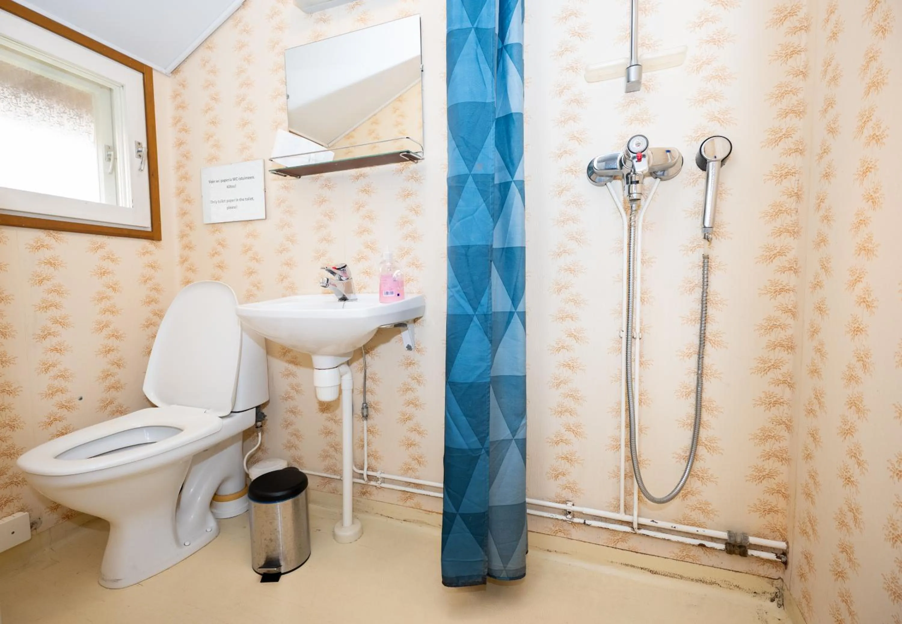 Toilet in Arctic Guesthouse & Igloos