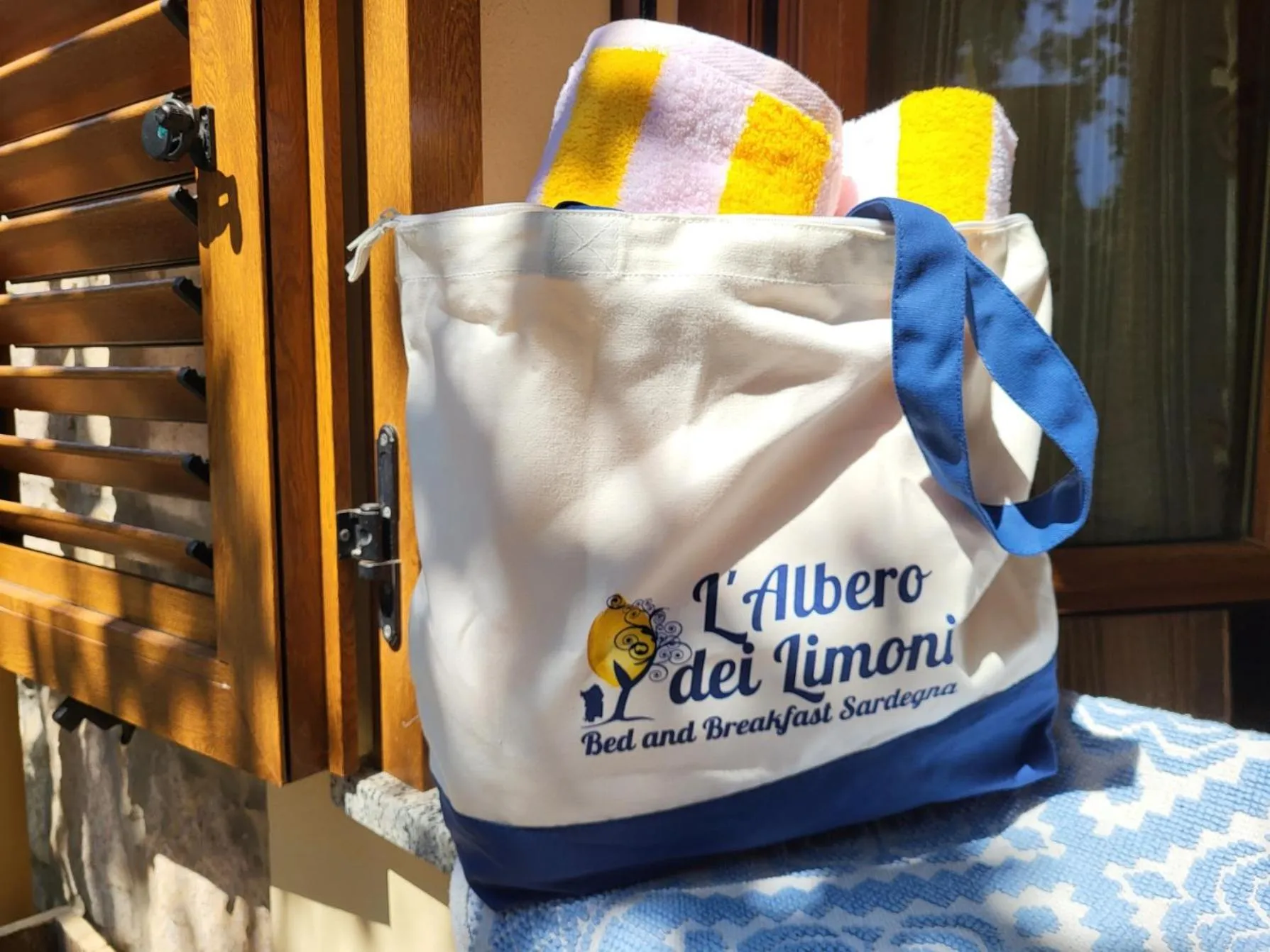 Property logo or sign in B&B L'Albero Dei Limoni