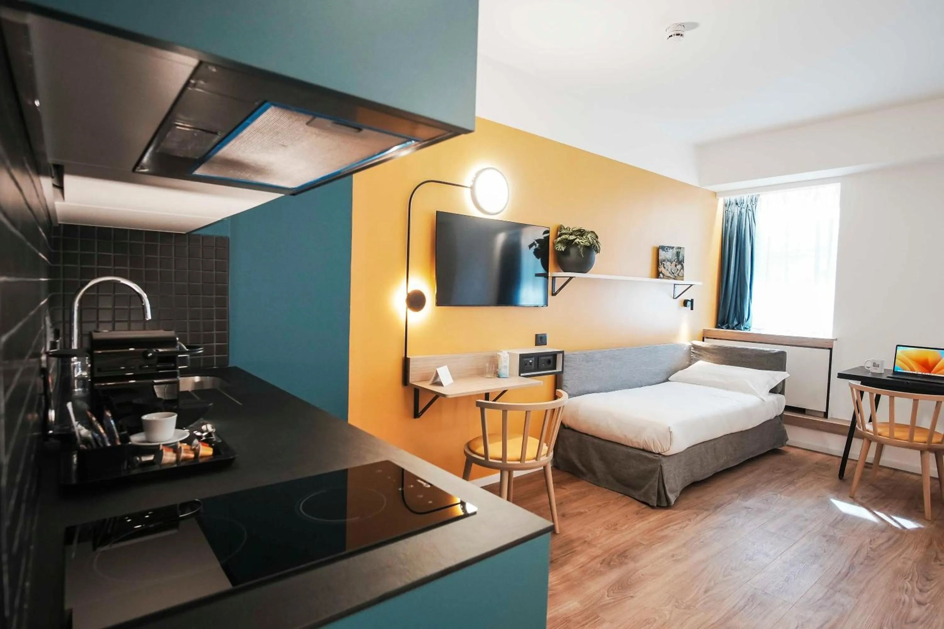 Kitchen or kitchenette, Bed in Aparthotel Colombo Roma