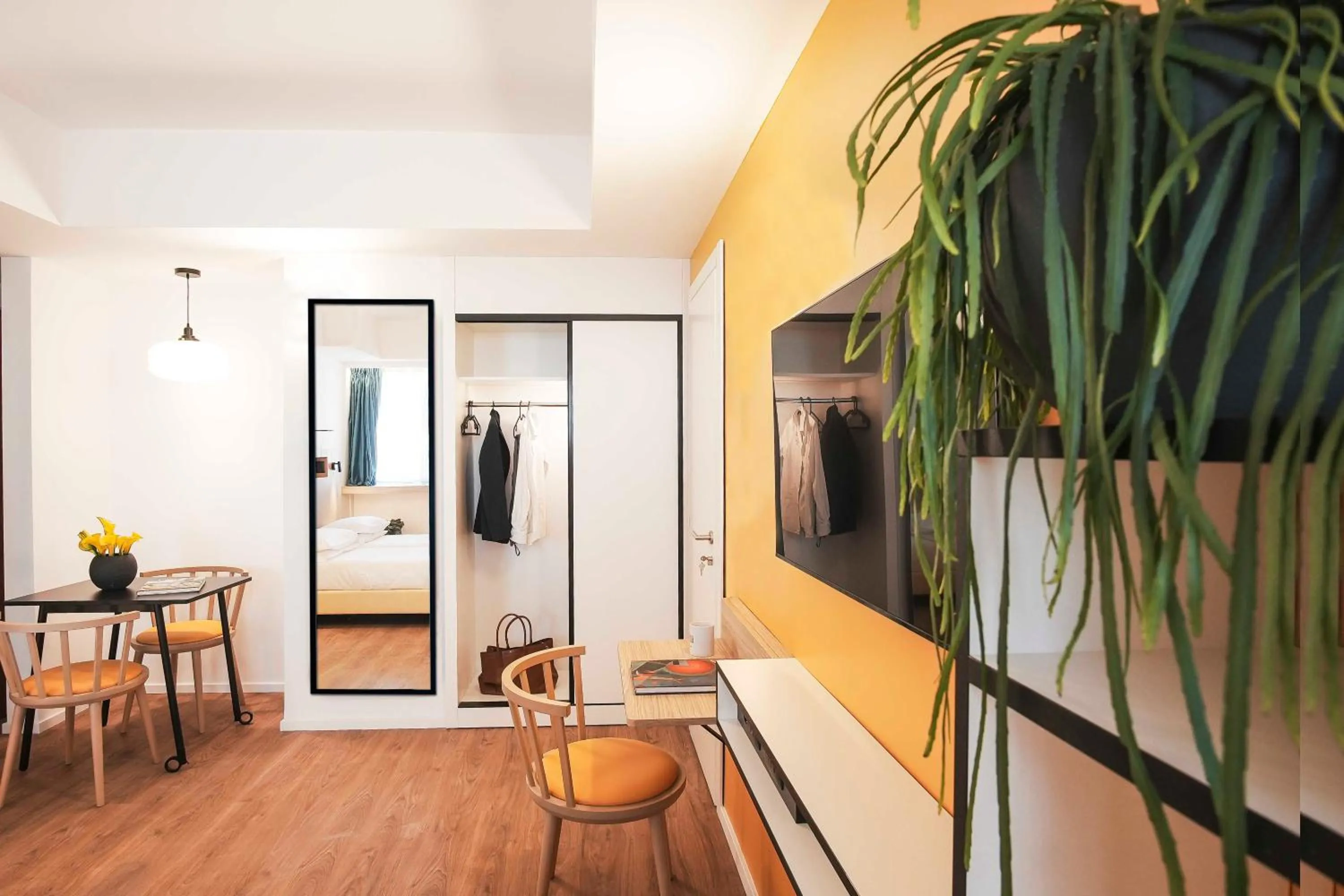 TV and multimedia in Aparthotel Colombo Roma