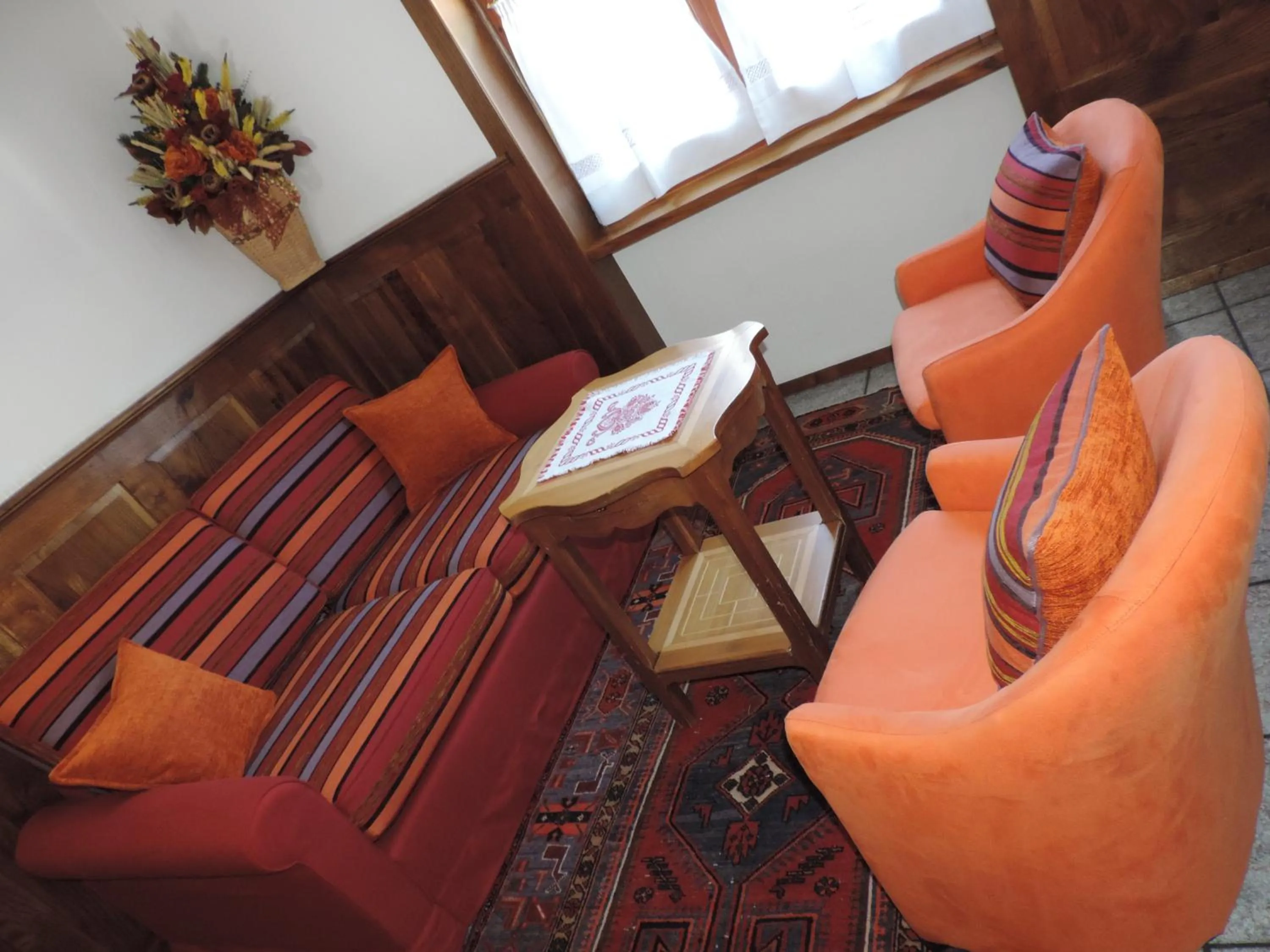 Communal lounge/ TV room in Hotel Le Clocher