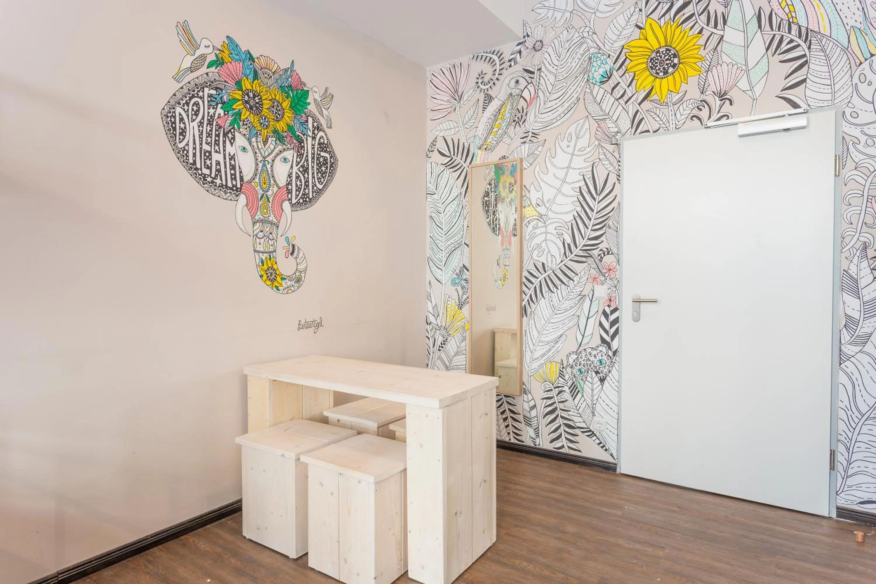 Seating area in Sunflower Hostel Berlin