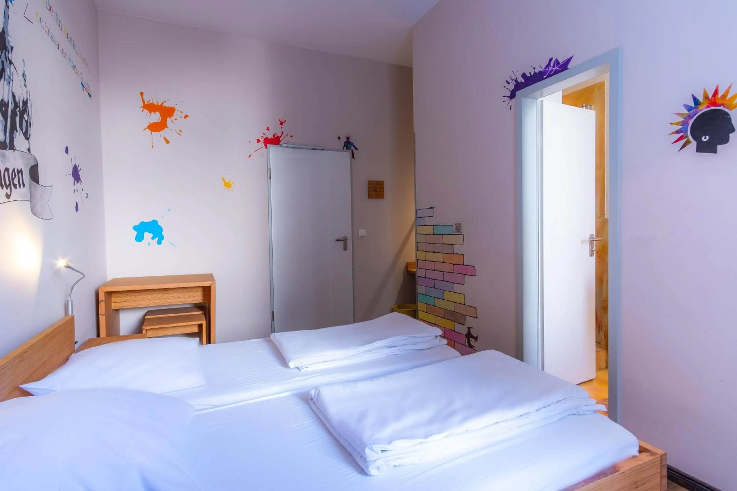 Photo of the whole room, Bed in Sunflower Hostel Berlin