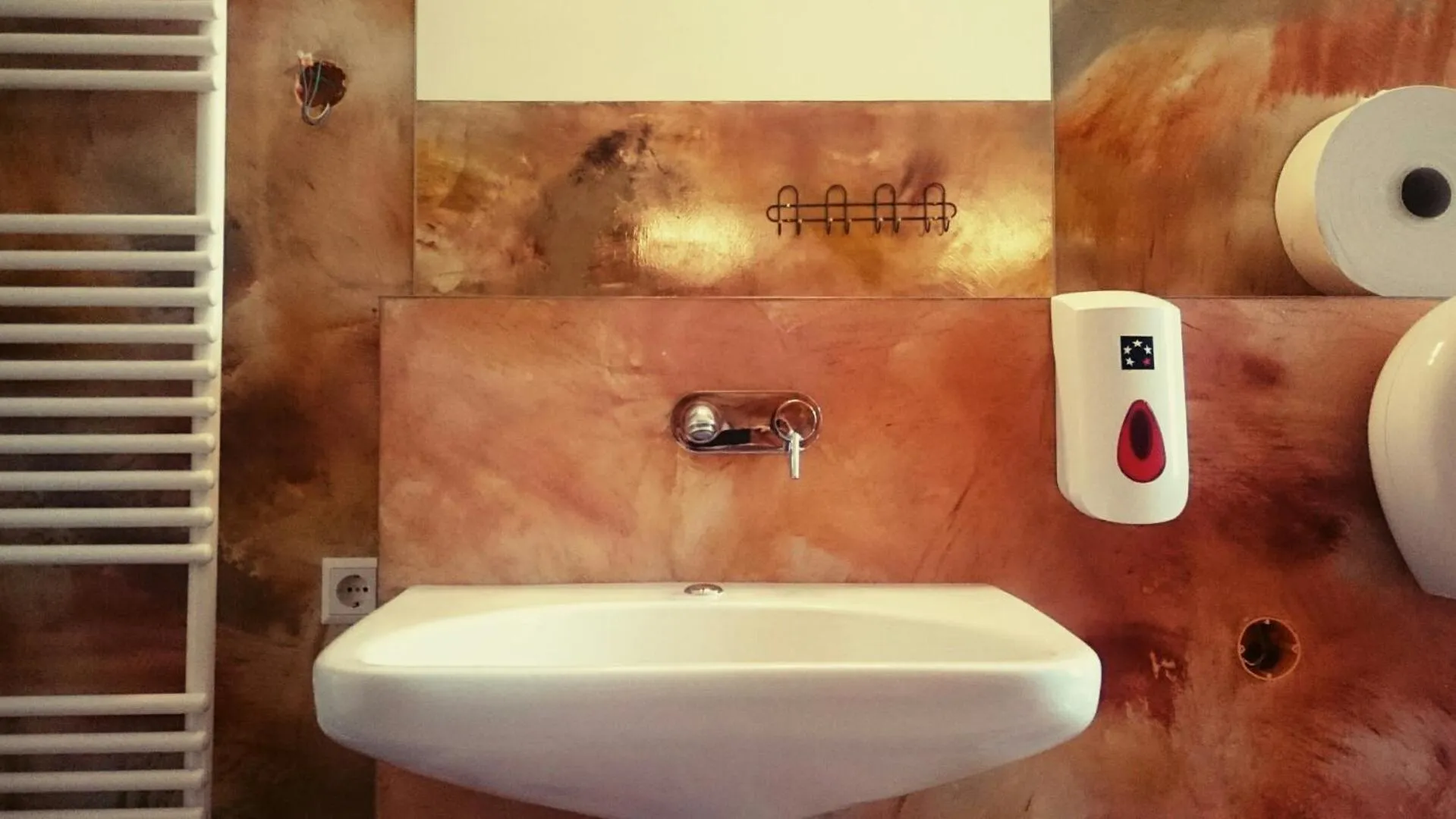 Toilet in Sunflower Hostel Berlin