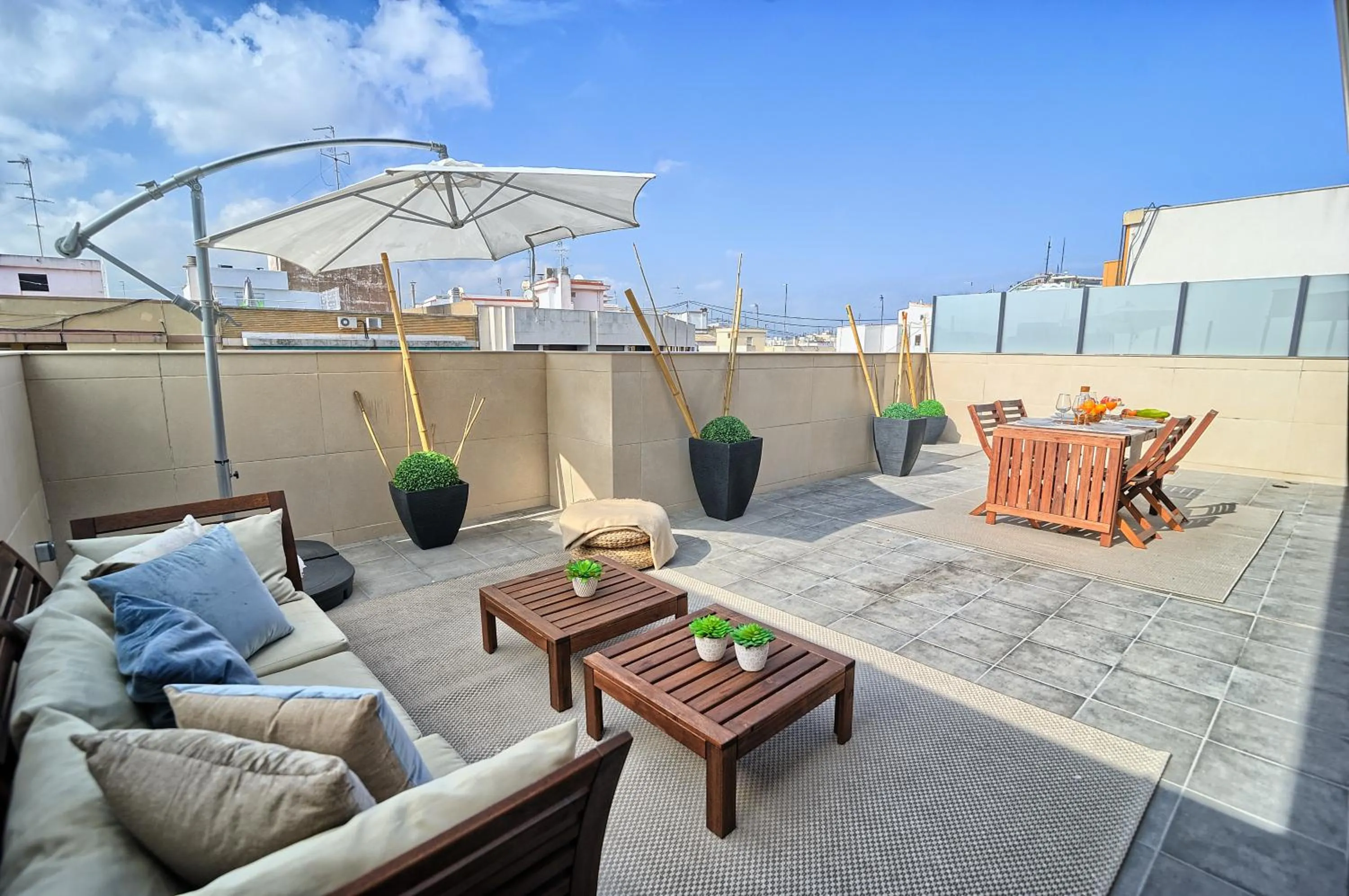 3 Bedroom Penthouse Apartment in HQ Rooms Apartments San Vicente