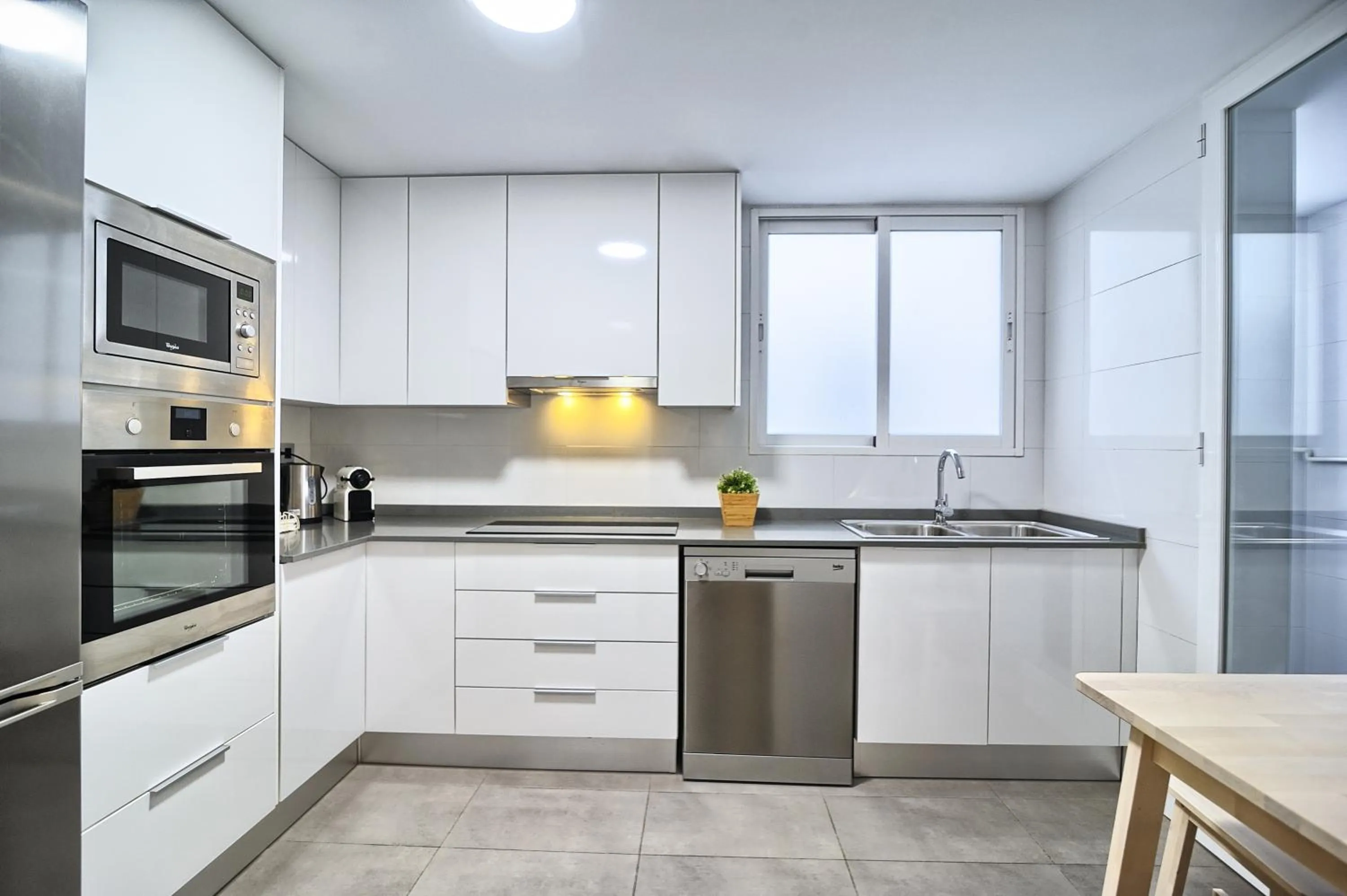 Food and drinks in HQ Rooms Apartments San Vicente