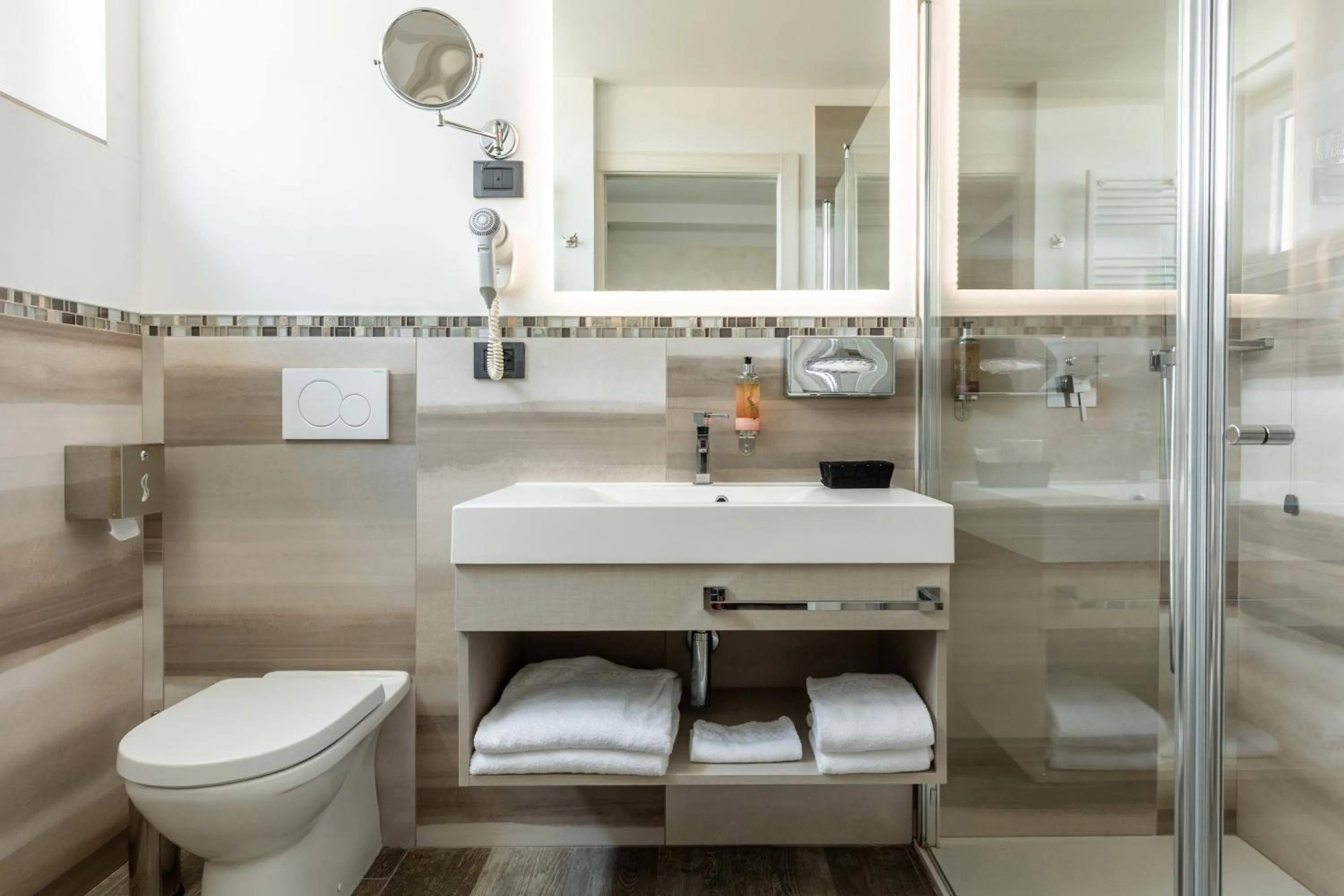 Toilet in Hotel Italia