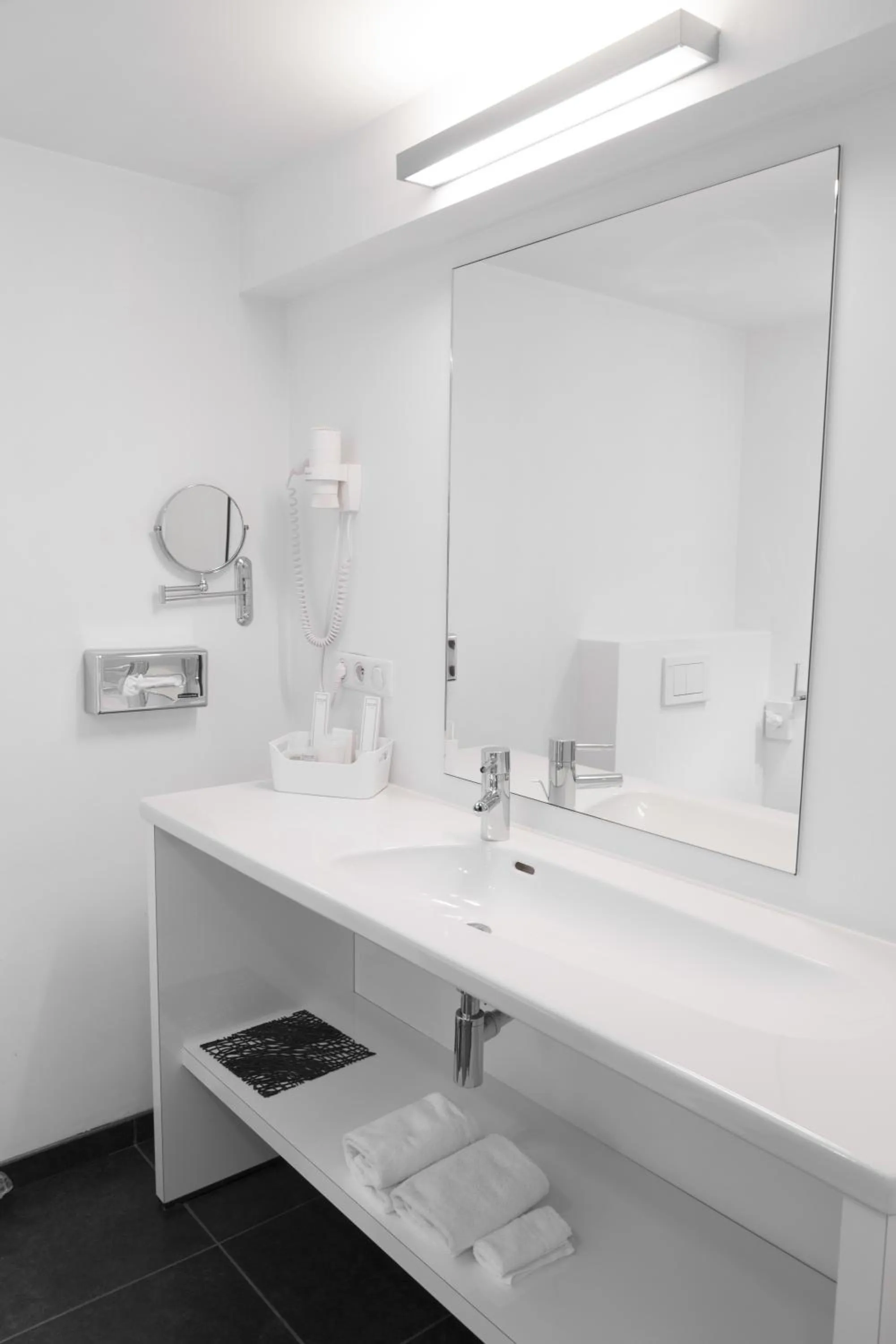 Bathroom in Zimmerhof Hotel