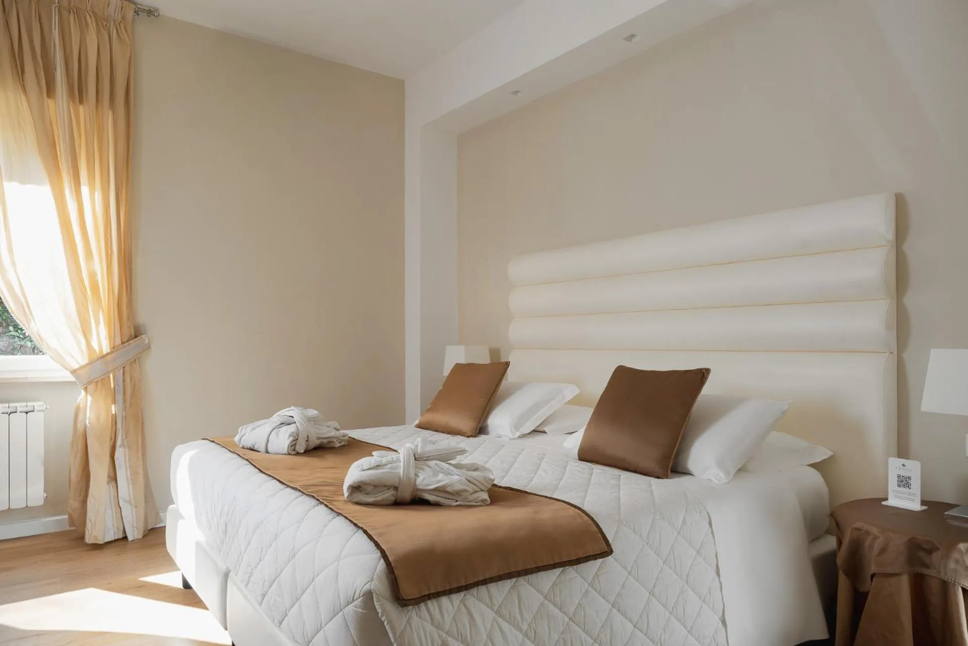 Bedroom, Bed in Europa Grand Hotel