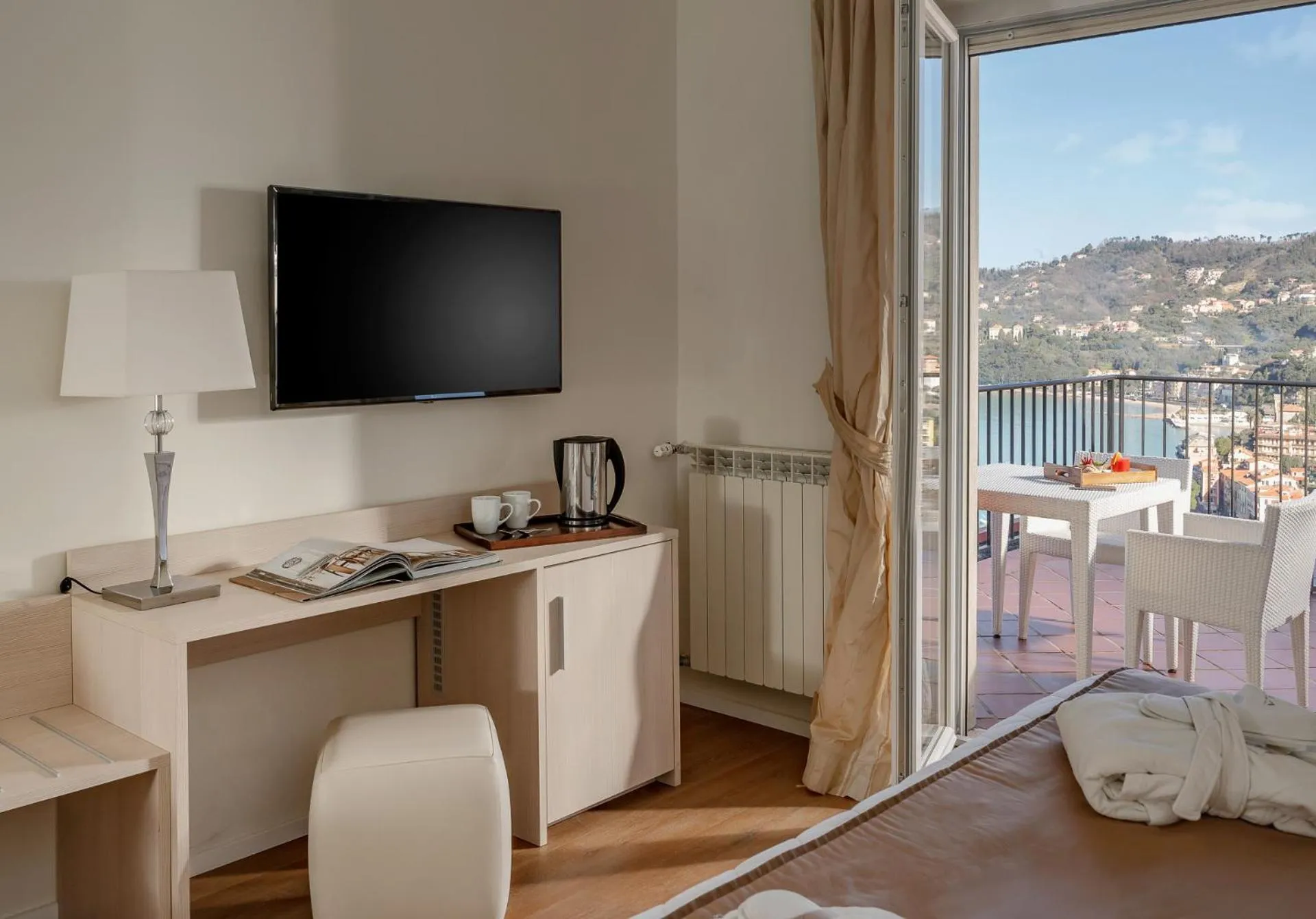 Bedroom, Bed in Europa Grand Hotel