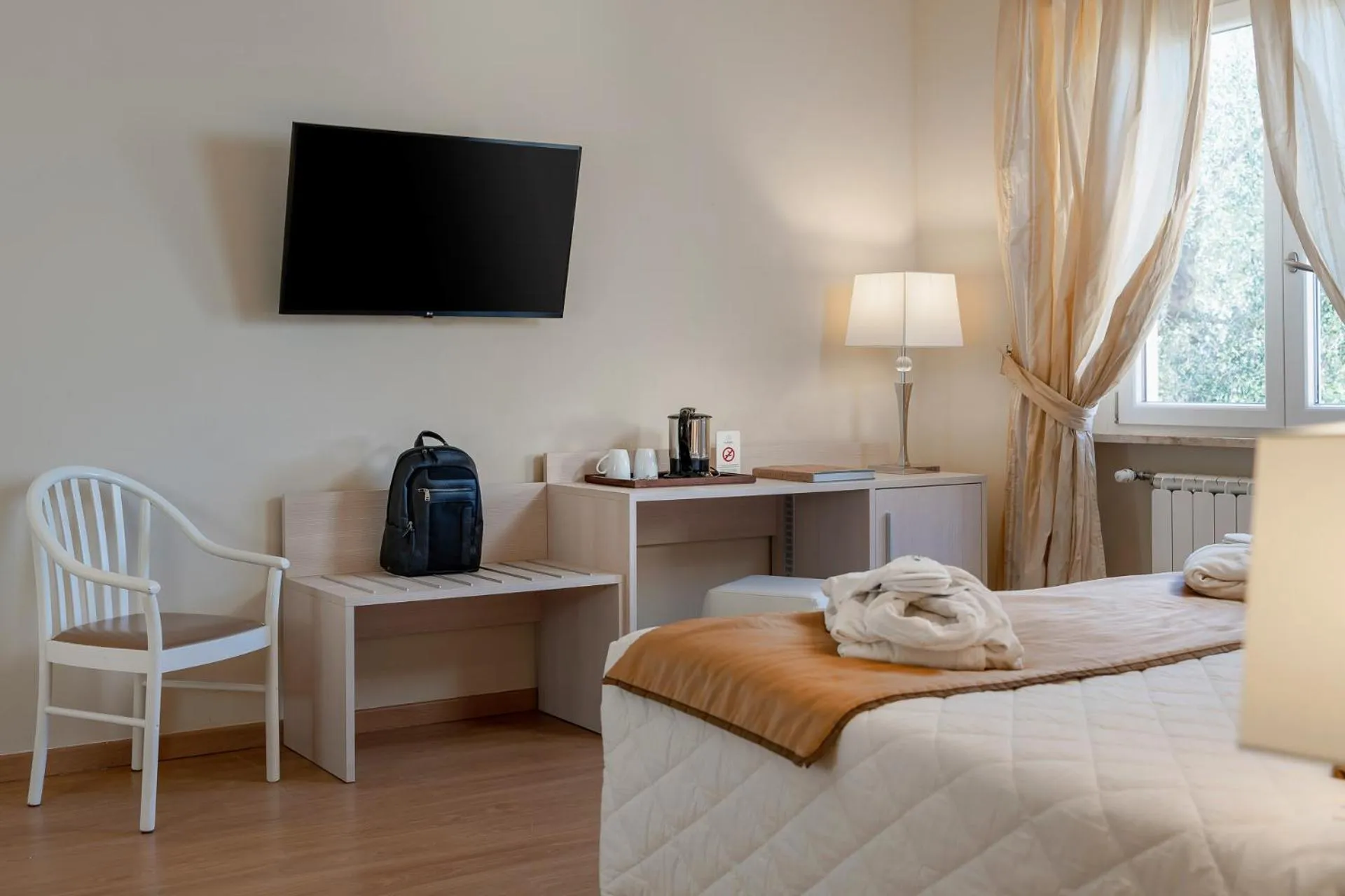 Bedroom, Bed in Europa Grand Hotel