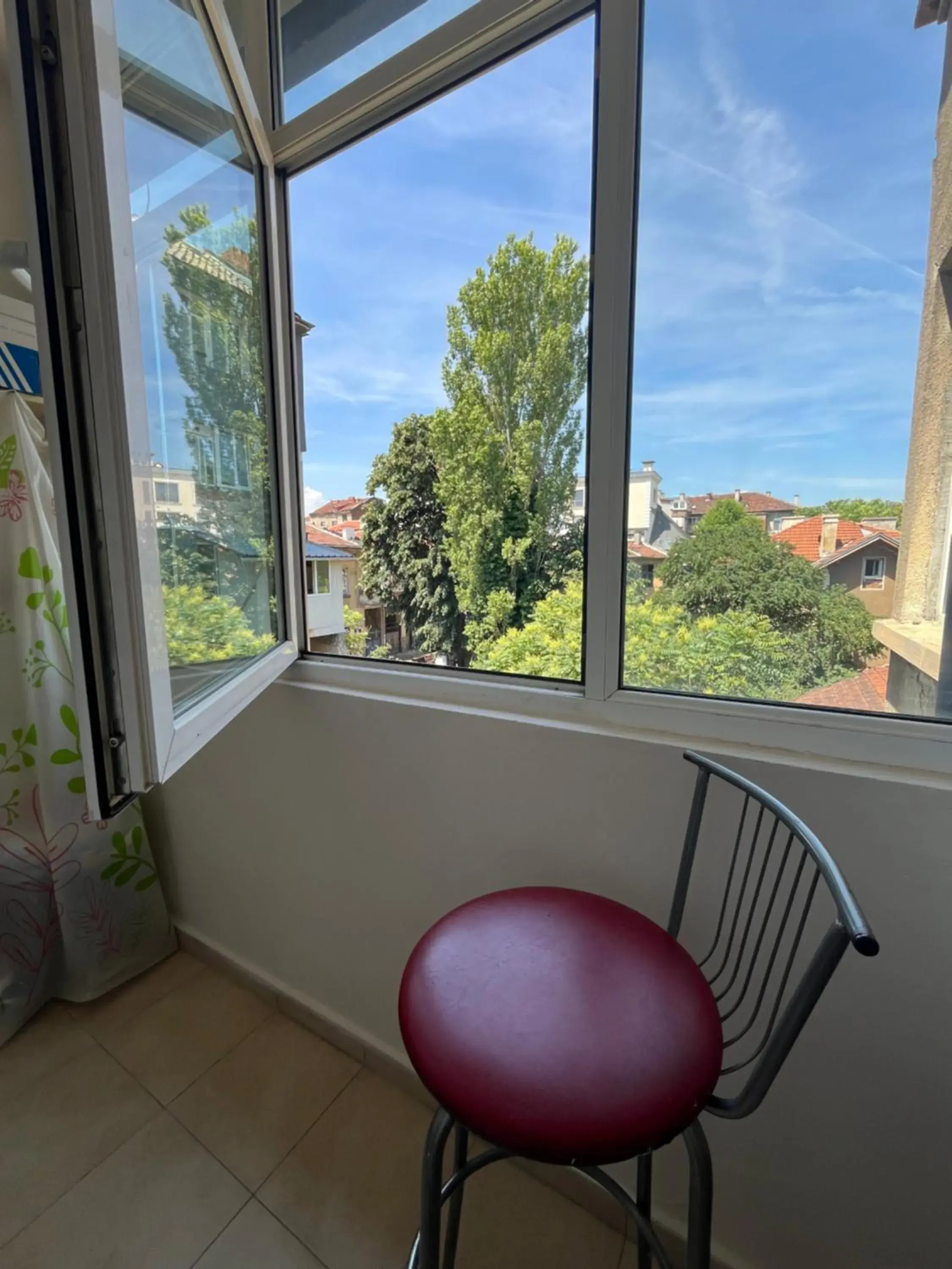 Double Room with Private Bathroom in Elegance on a Budget - Rooms for Rent in Sofia Center Double Room with Private Bathroom in Elegance on a Budget - Rooms for Rent in Sofia Center