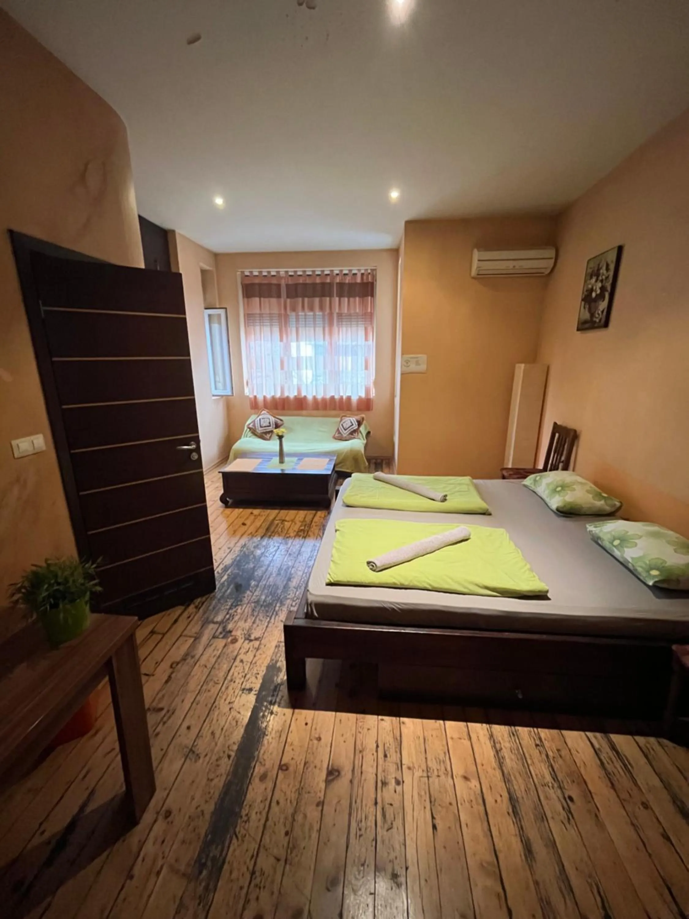Bed in Elegance on a Budget - Rooms for Rent in Sofia Center
